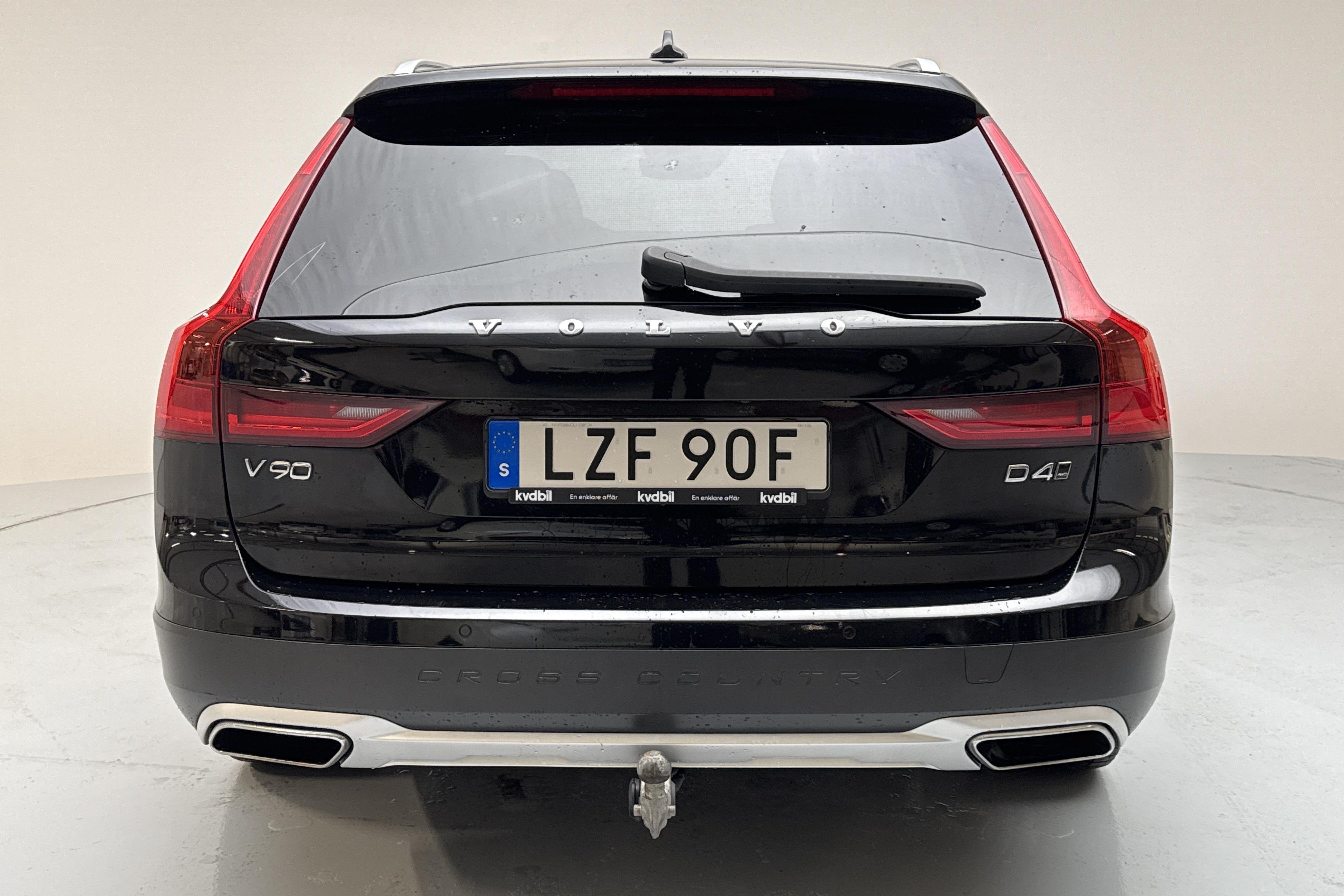 Volvo V90 D4 Cross Country AWD (190hk) - 130 130 km - Automatyczna - czarny - 2020