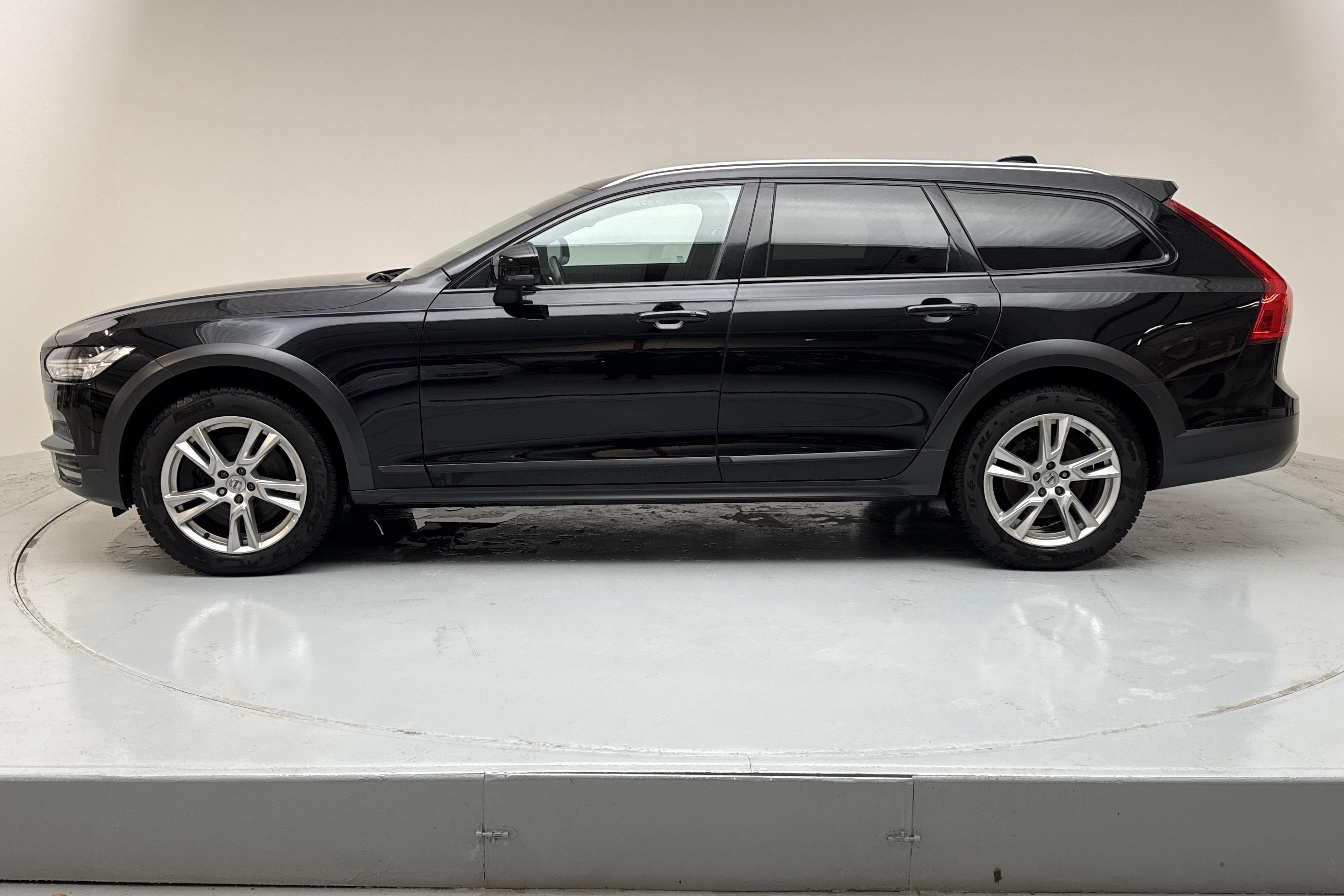 Volvo V90 D4 Cross Country AWD (190hk) - 130 130 km - Automatyczna - czarny - 2020