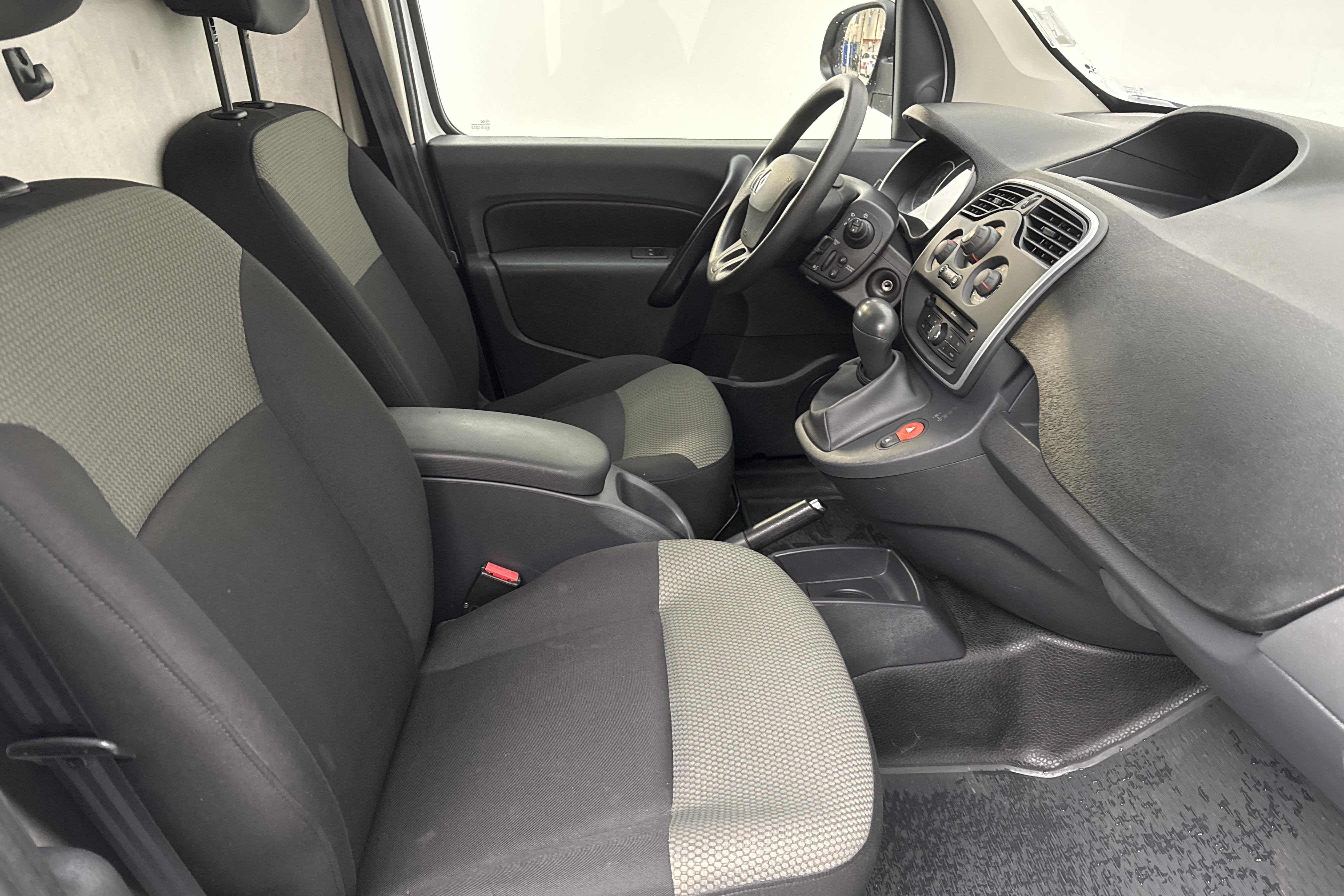 Renault Kangoo 1.5 dCi Maxi skåp (90hk) - 8 217 mil - Automat - vit - 2018