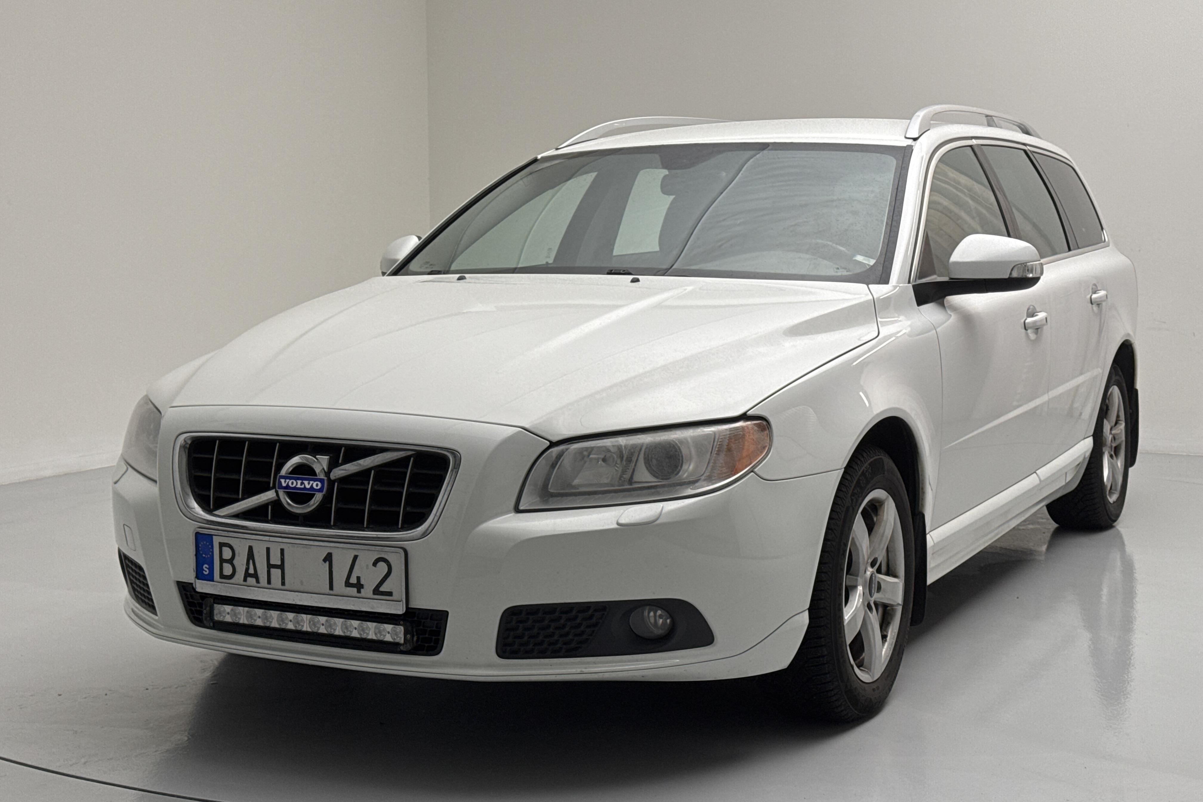 Volvo V70 II D5 (205hk) - 29 359 mil - Manuell - vit - 2010