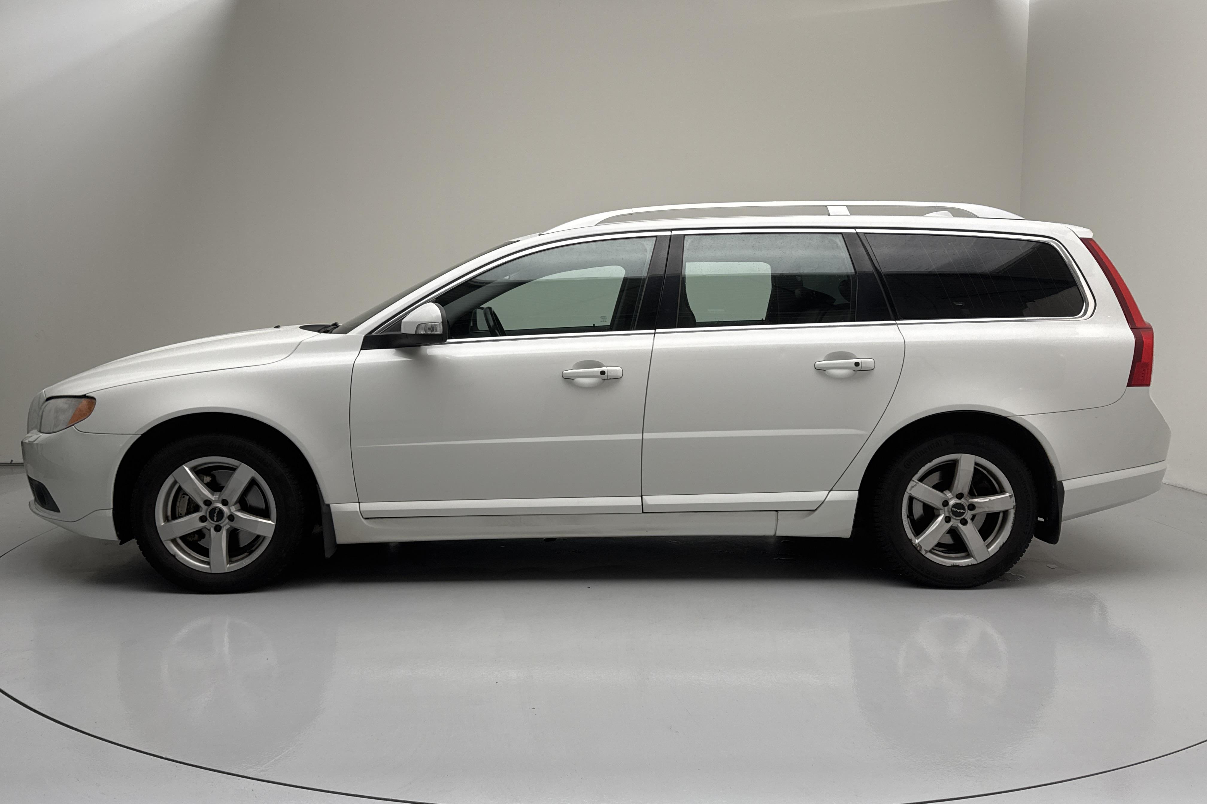 Volvo V70 II D5 (205hk) - 29 359 mil - Manuell - vit - 2010