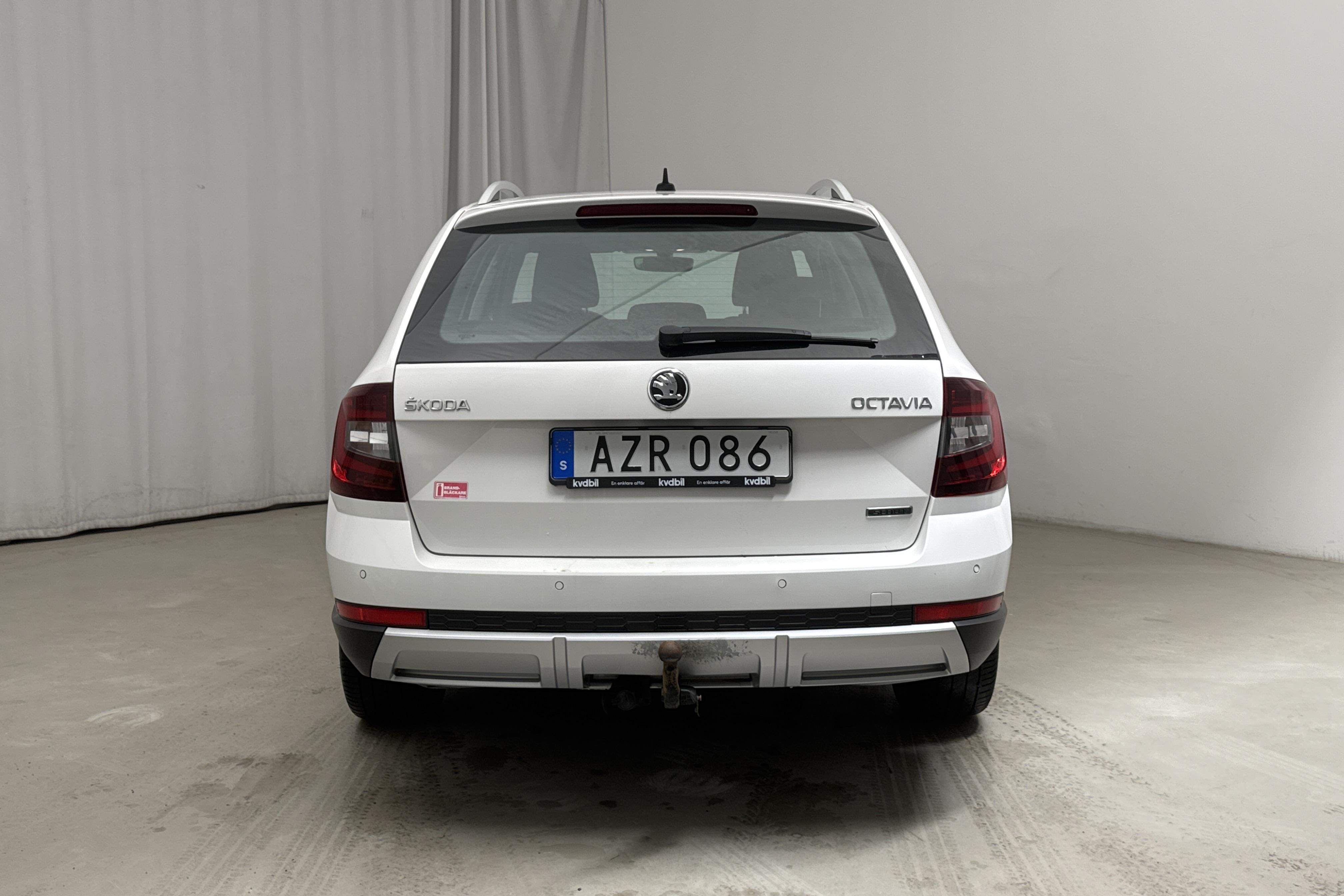 Skoda Octavia Scout II 2.0 TDI 4X4 (150hk) - 143 290 km - Manual - white - 2018