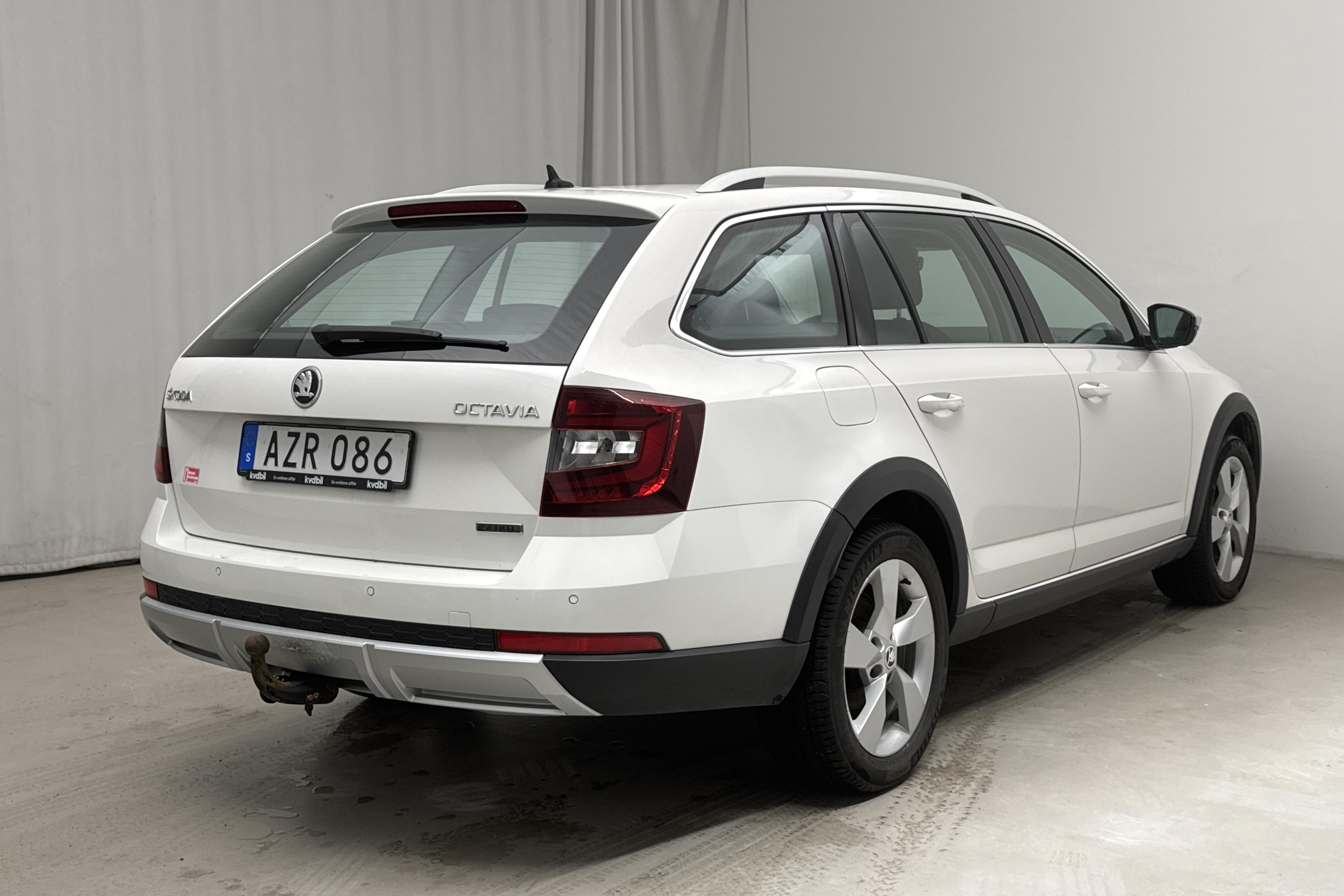 Skoda Octavia Scout II 2.0 TDI 4X4 (150hk) - 143 290 km - Manual - white - 2018