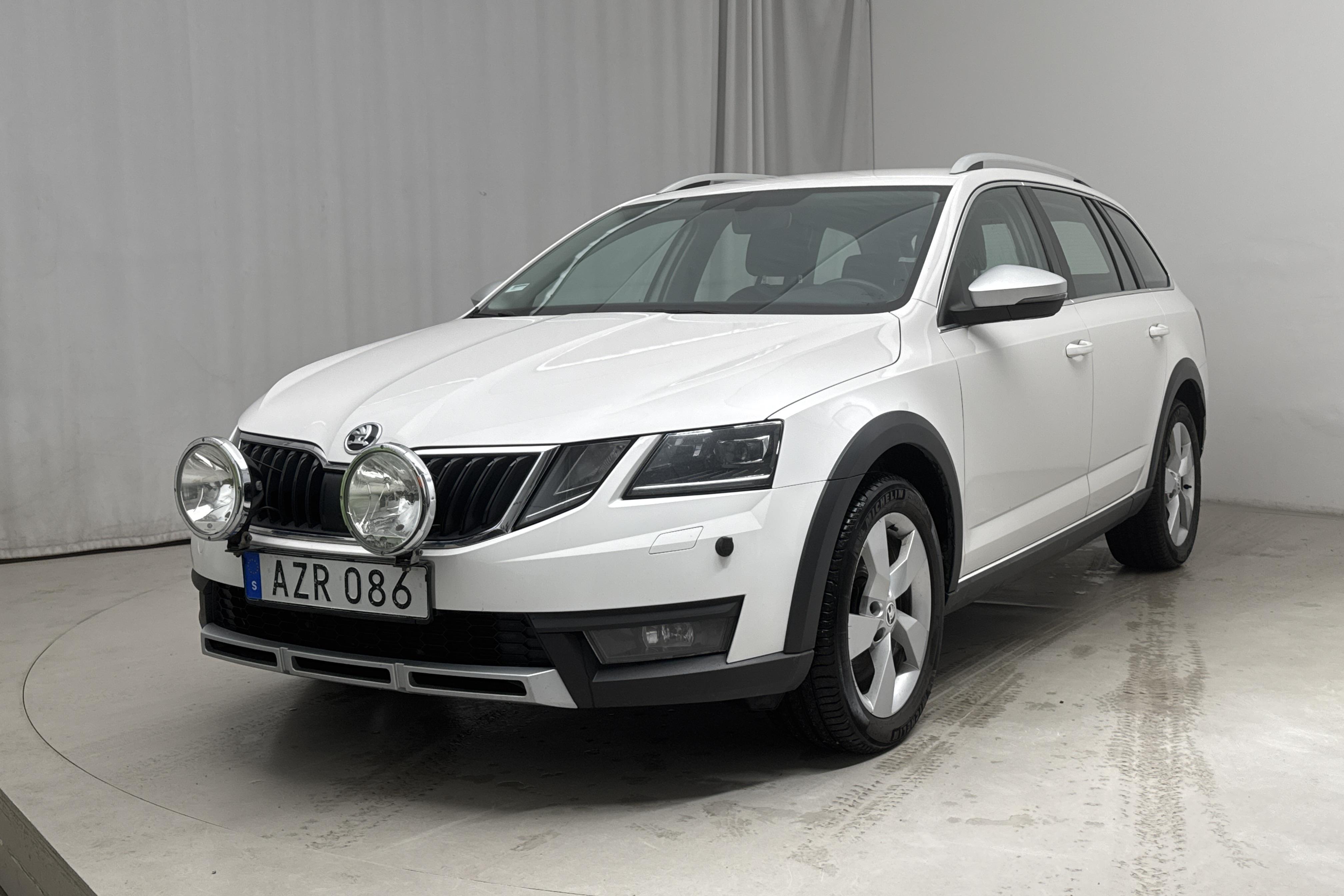 Skoda Octavia Scout II 2.0 TDI 4X4 (150hk) - 143 290 km - Manual - white - 2018