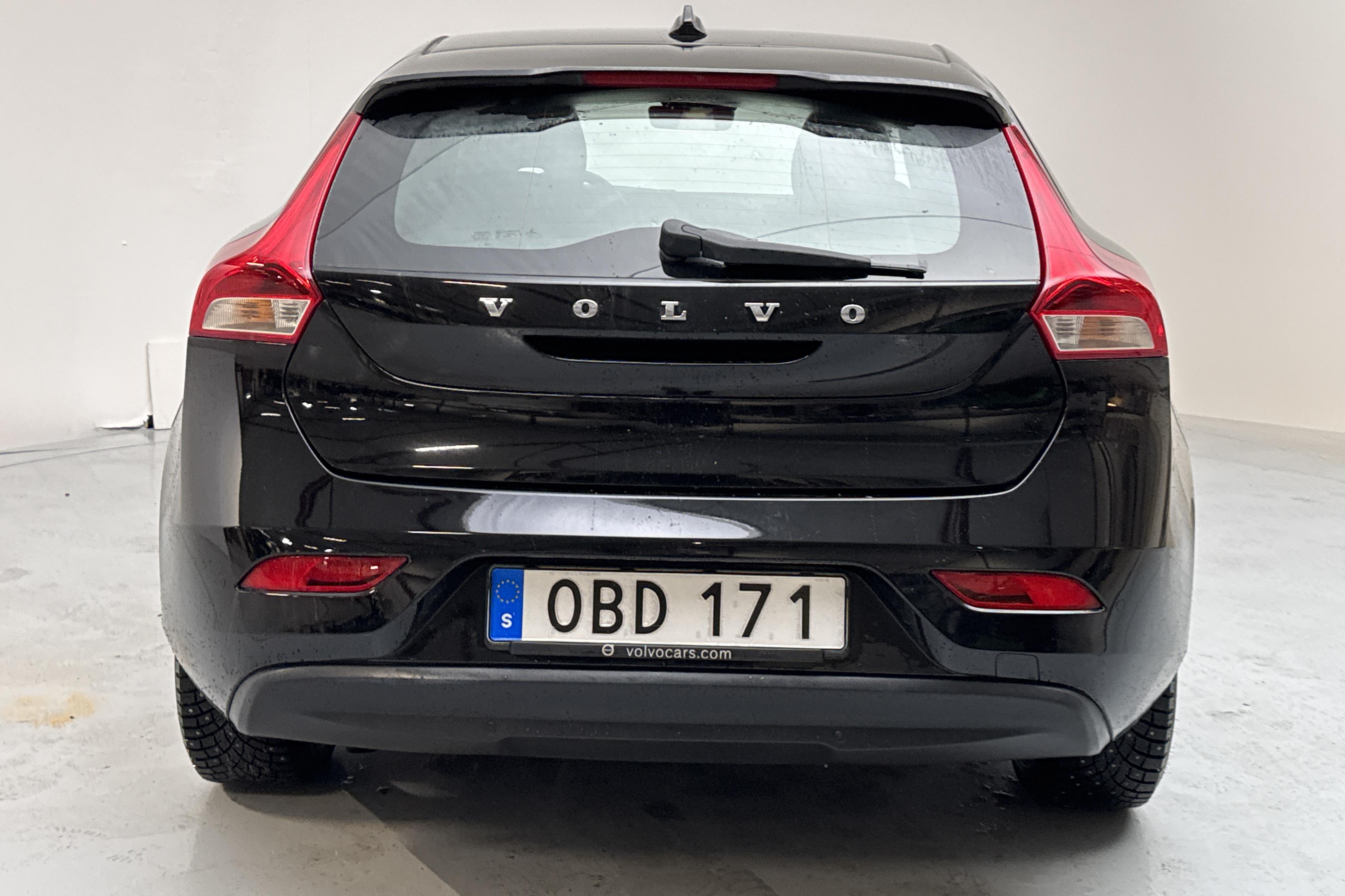 Volvo V40 T2 (122hk) - 11 251 mil - Manuell - svart - 2017