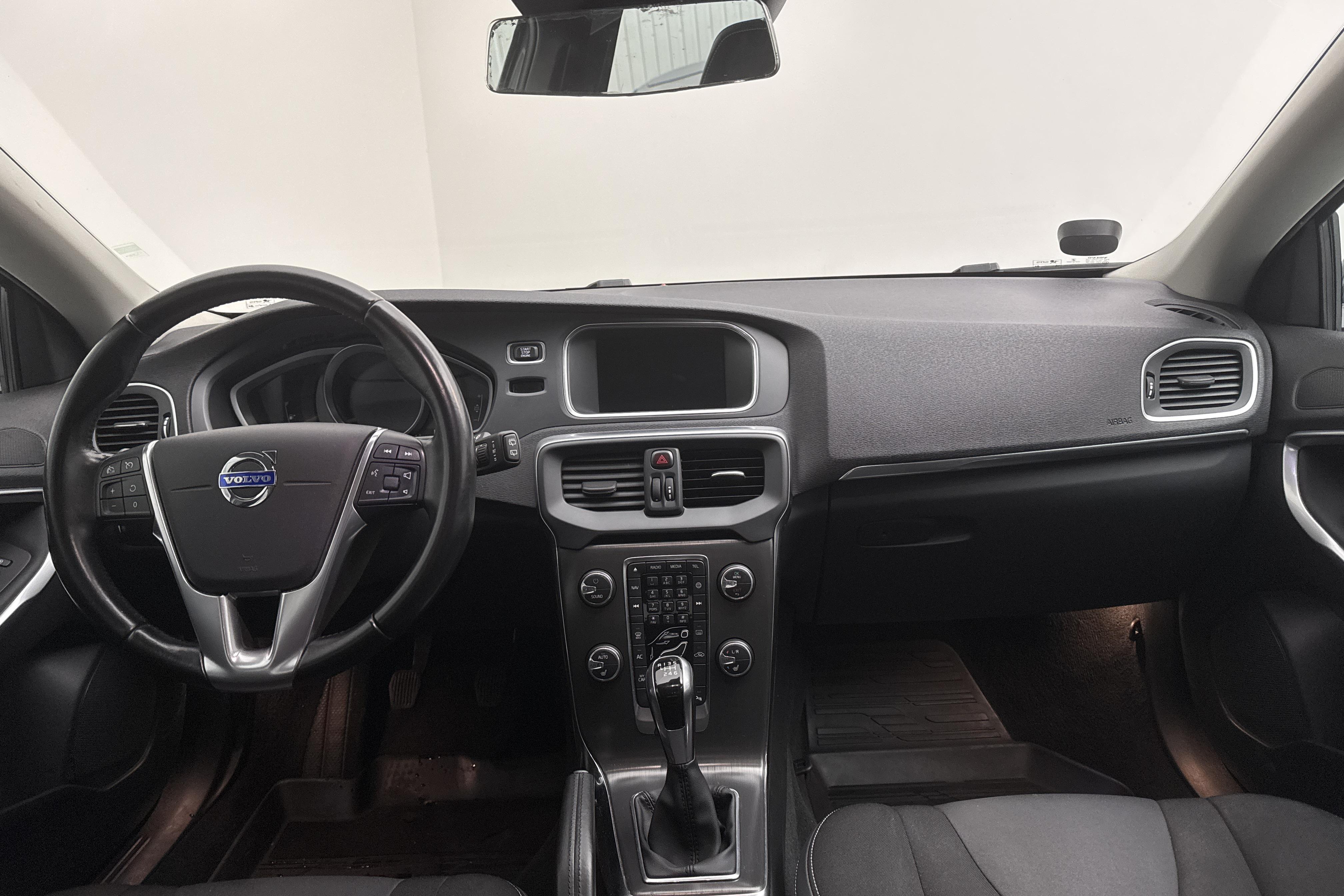 Volvo V40 D2 (115hk) - 117 500 km - Manual - gray - 2015