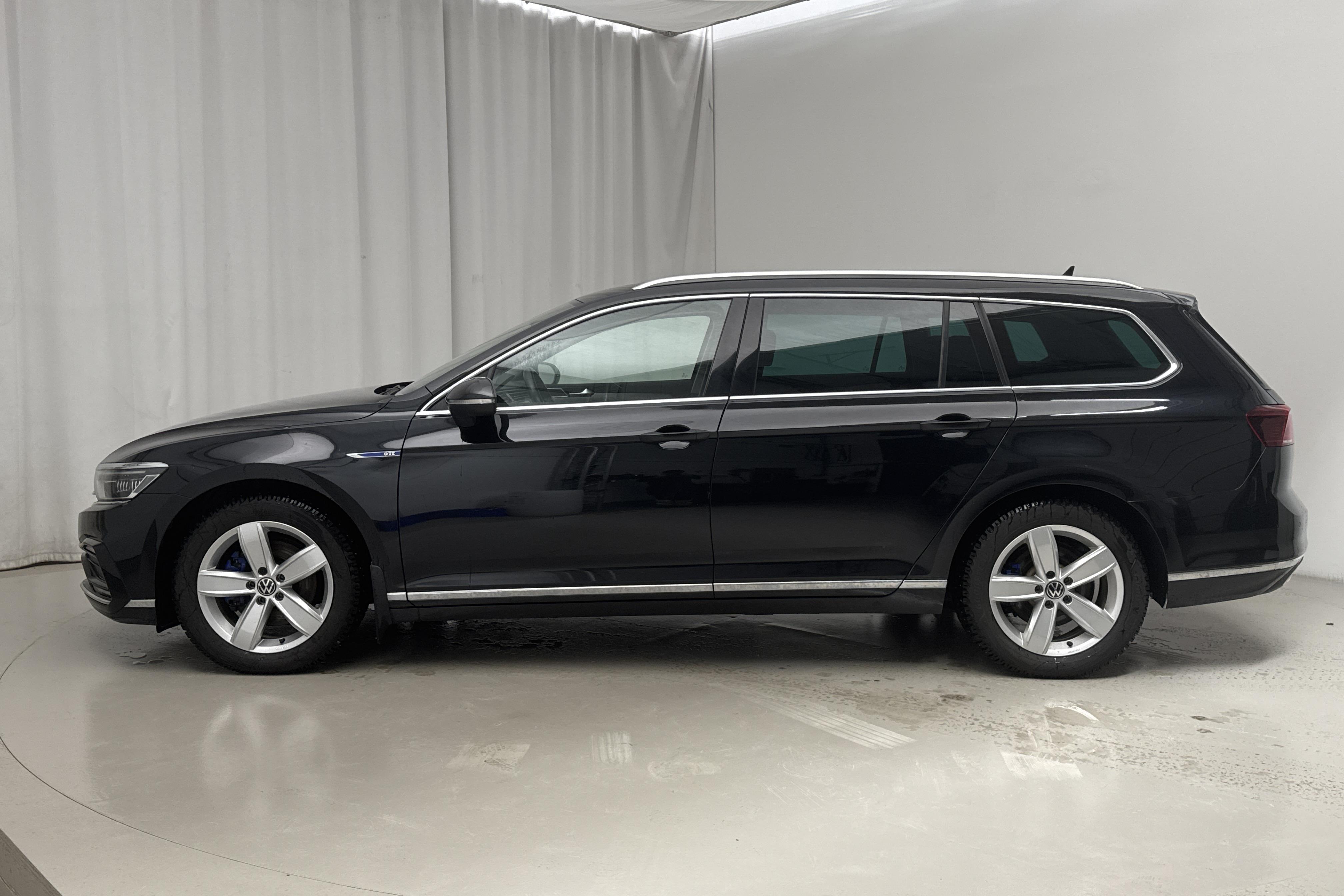 VW Passat 1.4 GTE Sportscombi (218hk) - 12 200 mil - Automat - svart - 2020