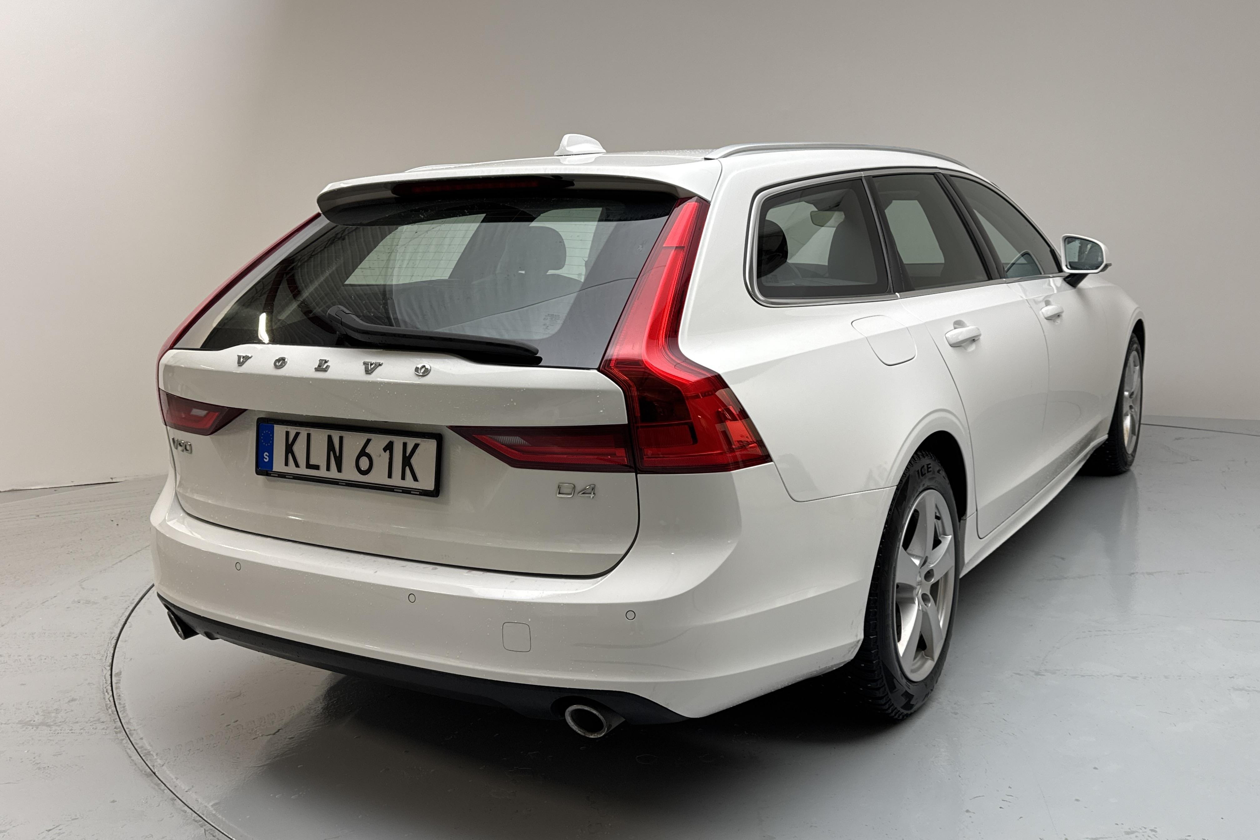 Volvo V90 D4 AWD (190hk) - 221 760 km - Automatic - white - 2020