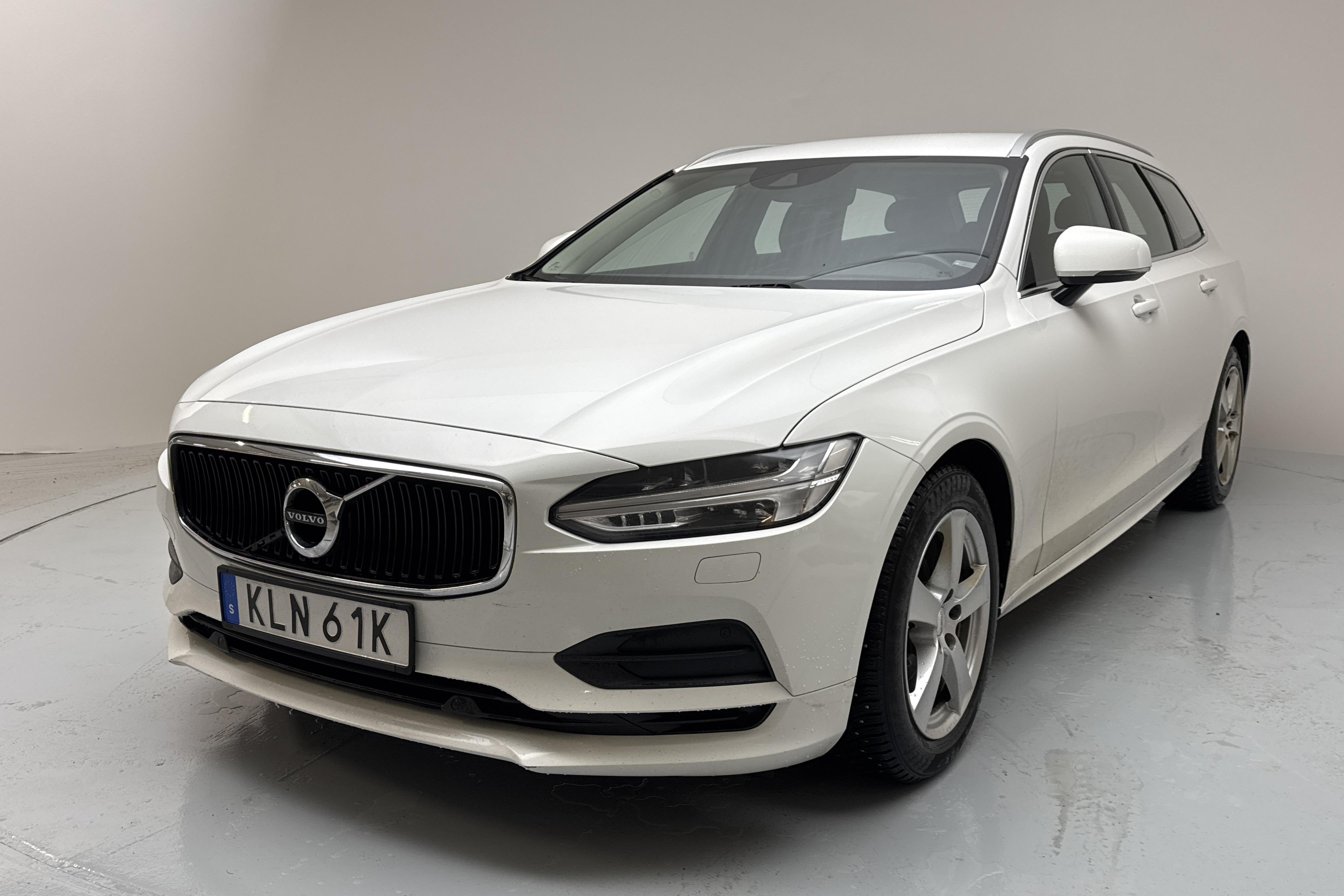 Volvo V90 D4 AWD (190hk) - 221 760 km - Automatic - white - 2020