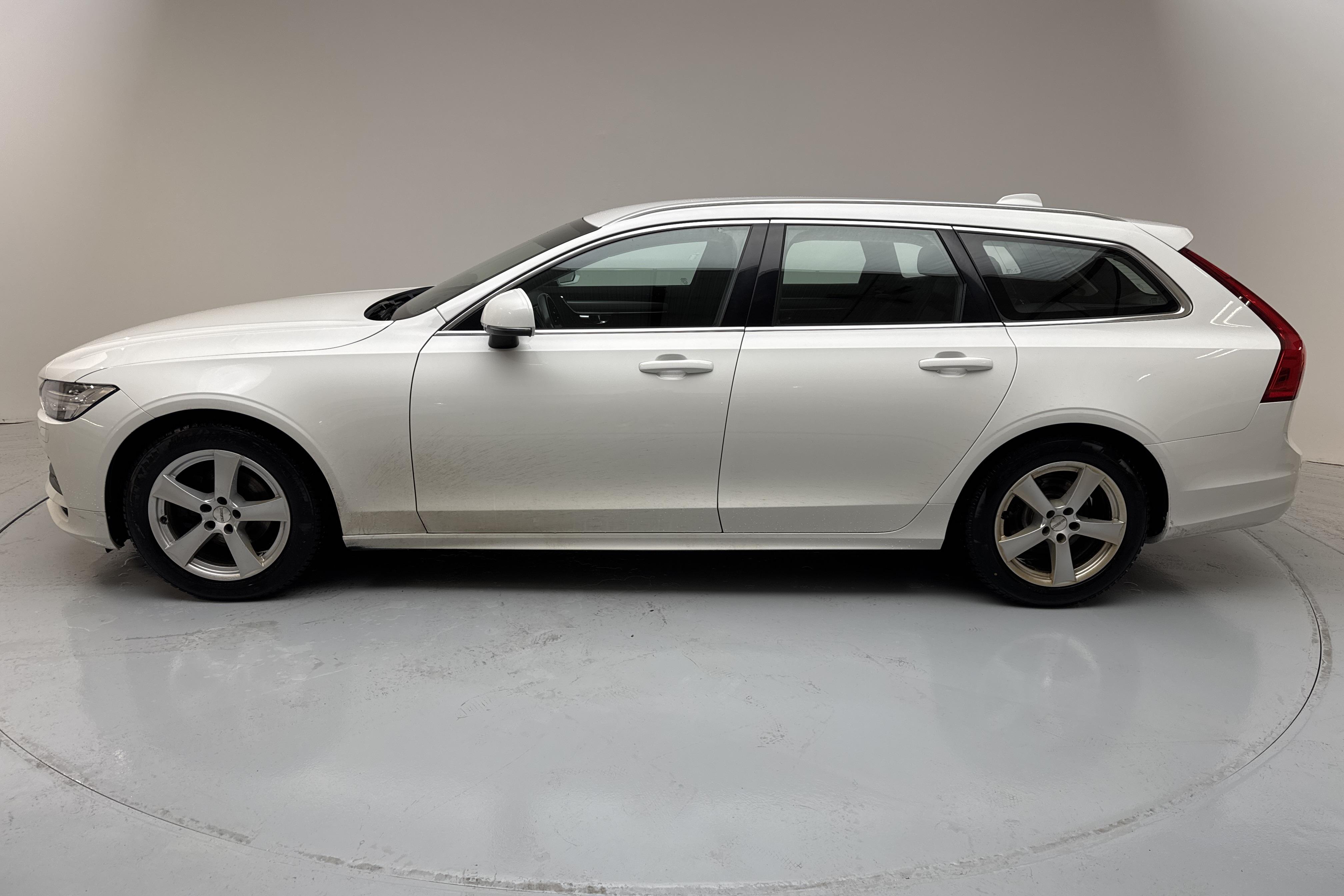 Volvo V90 D4 AWD (190hk) - 221 760 km - Automatic - white - 2020