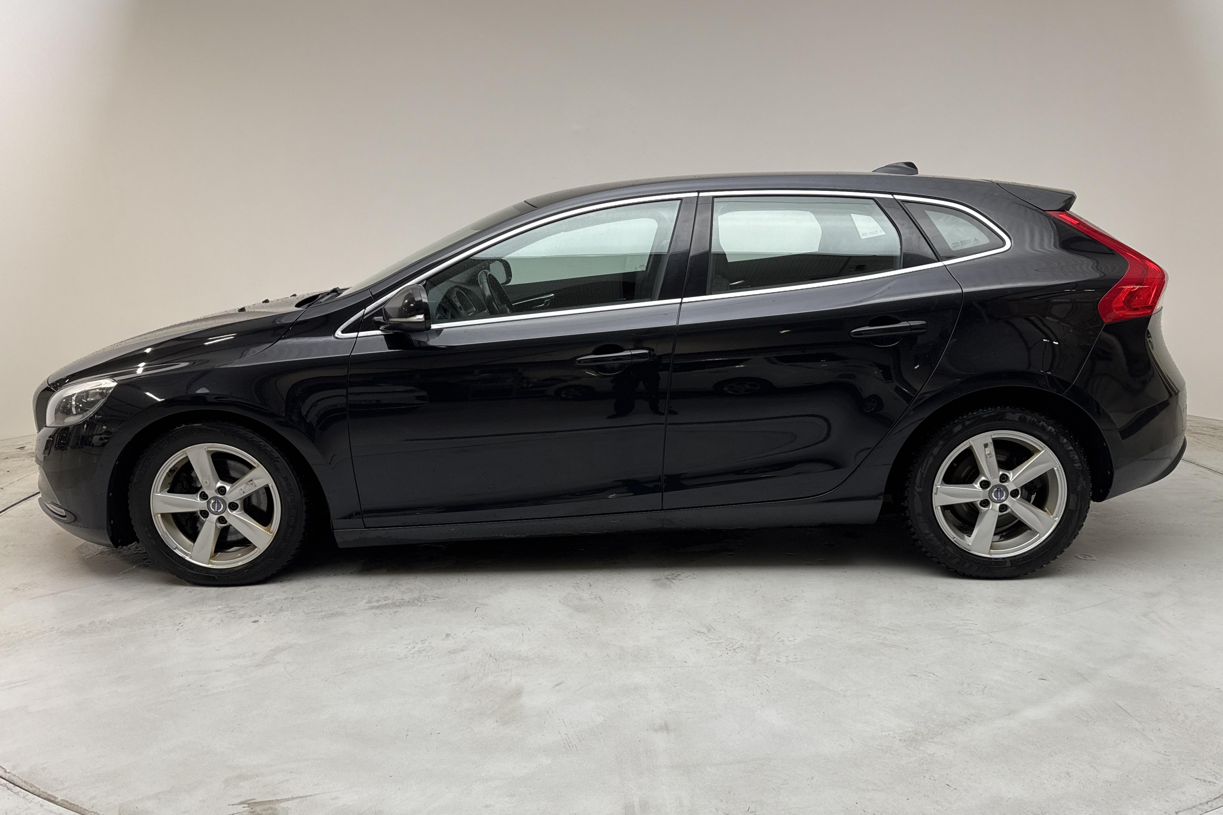 Volvo V40 D2 (115hk) - 160 710 km - Automaatne - must - 2015