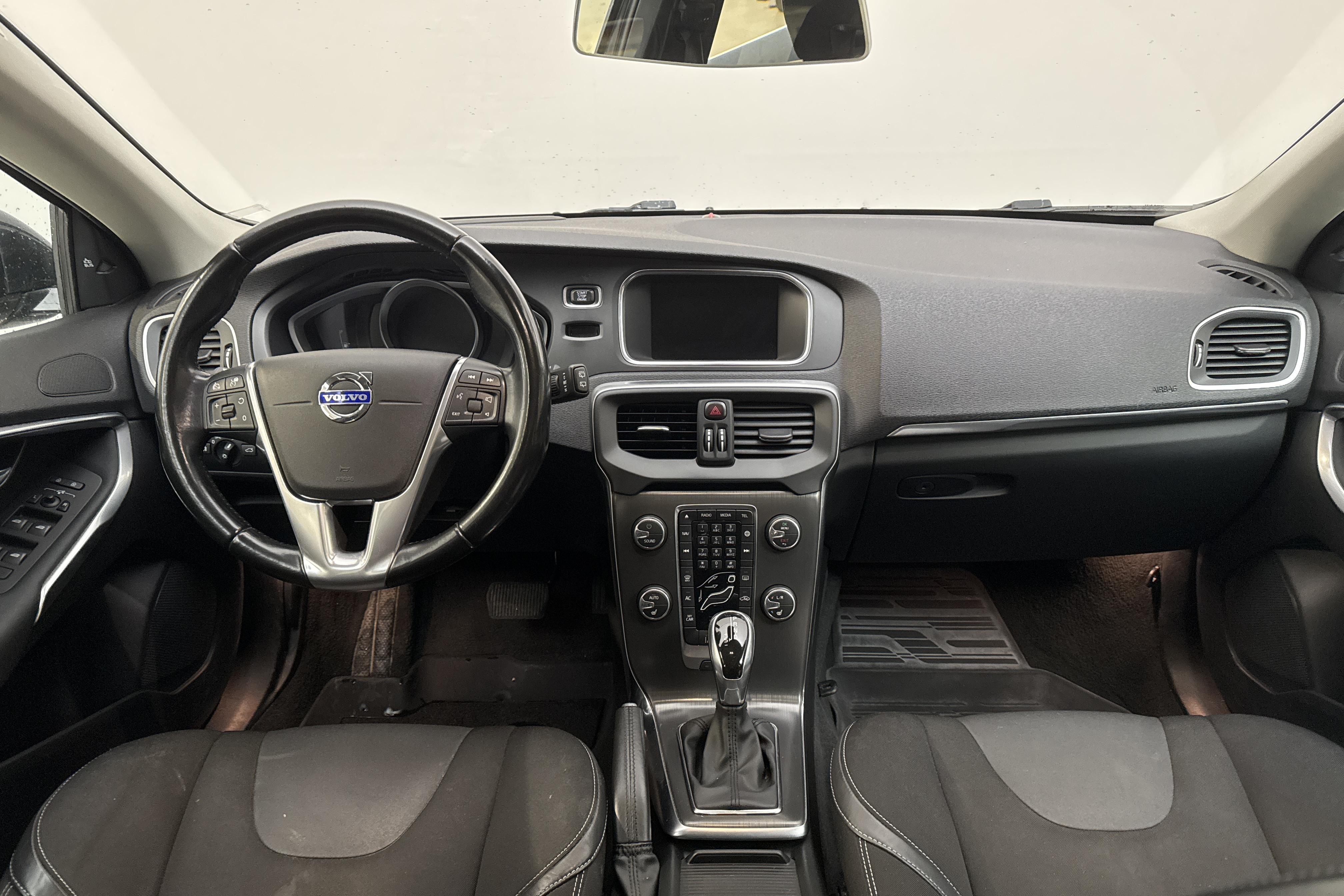 Volvo V40 D2 (115hk) - 160 710 km - Automaatne - must - 2015