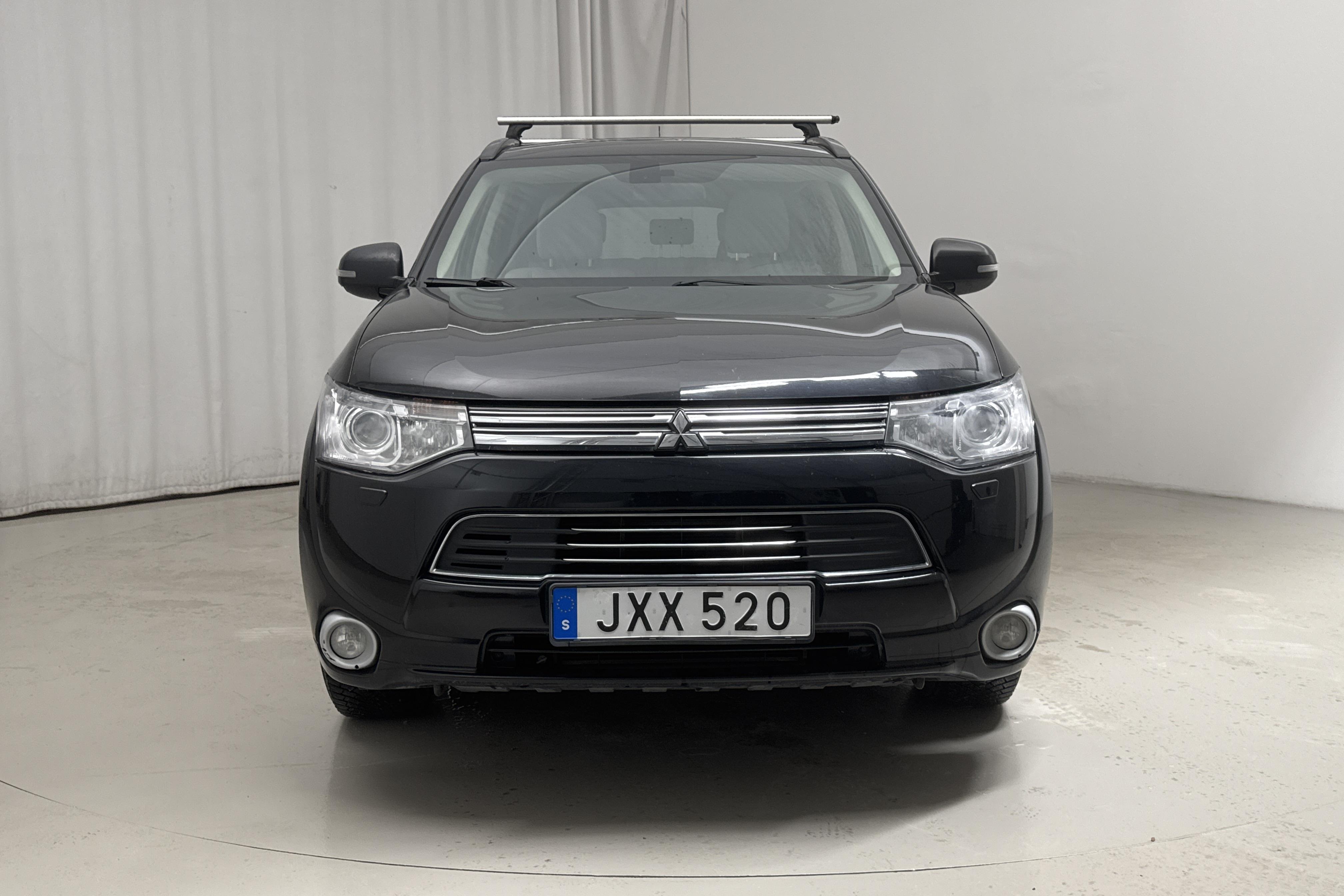 Mitsubishi Outlander 2.0 Plug-in Hybrid 4WD (121hk) - 146 940 km - Automatic - black - 2014