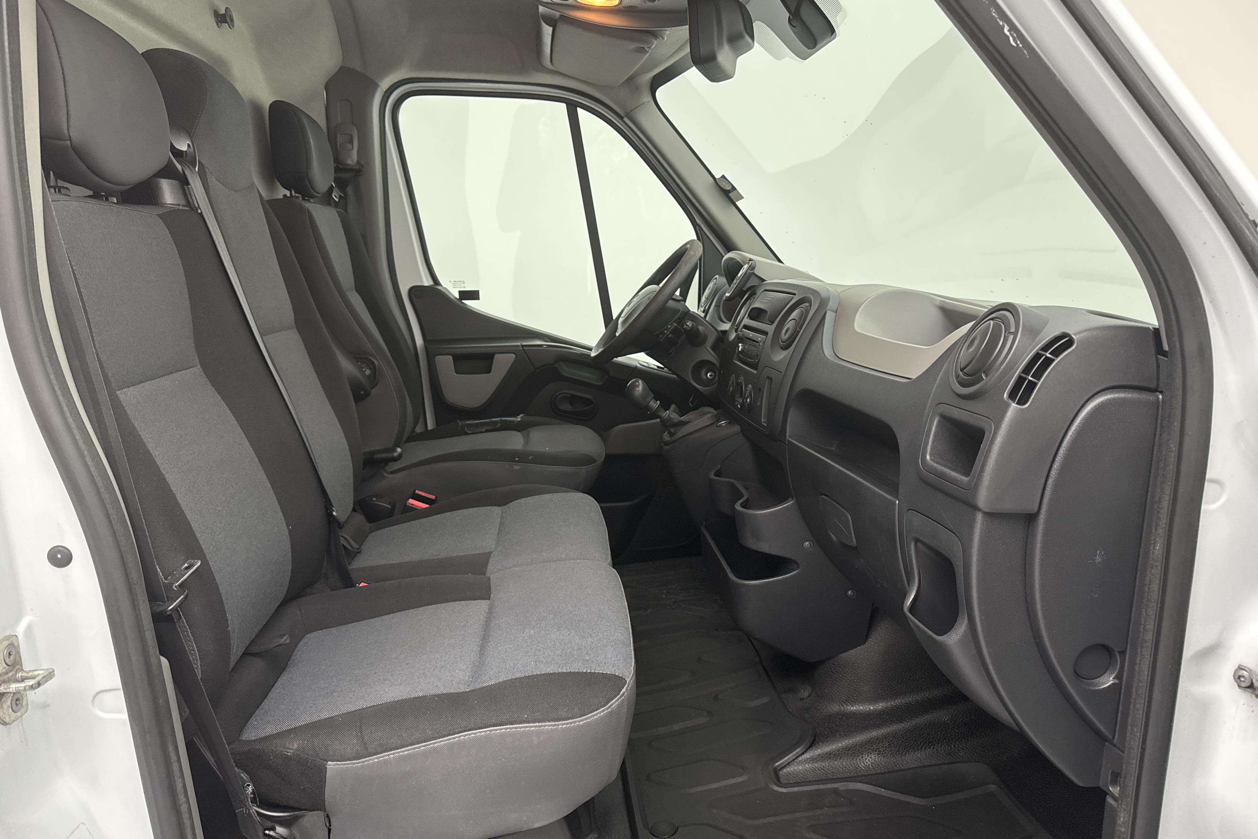 Renault Master 2.3 dCi FAP 2WD (135hk) - 231 960 km - Käsitsi - valge - 2015