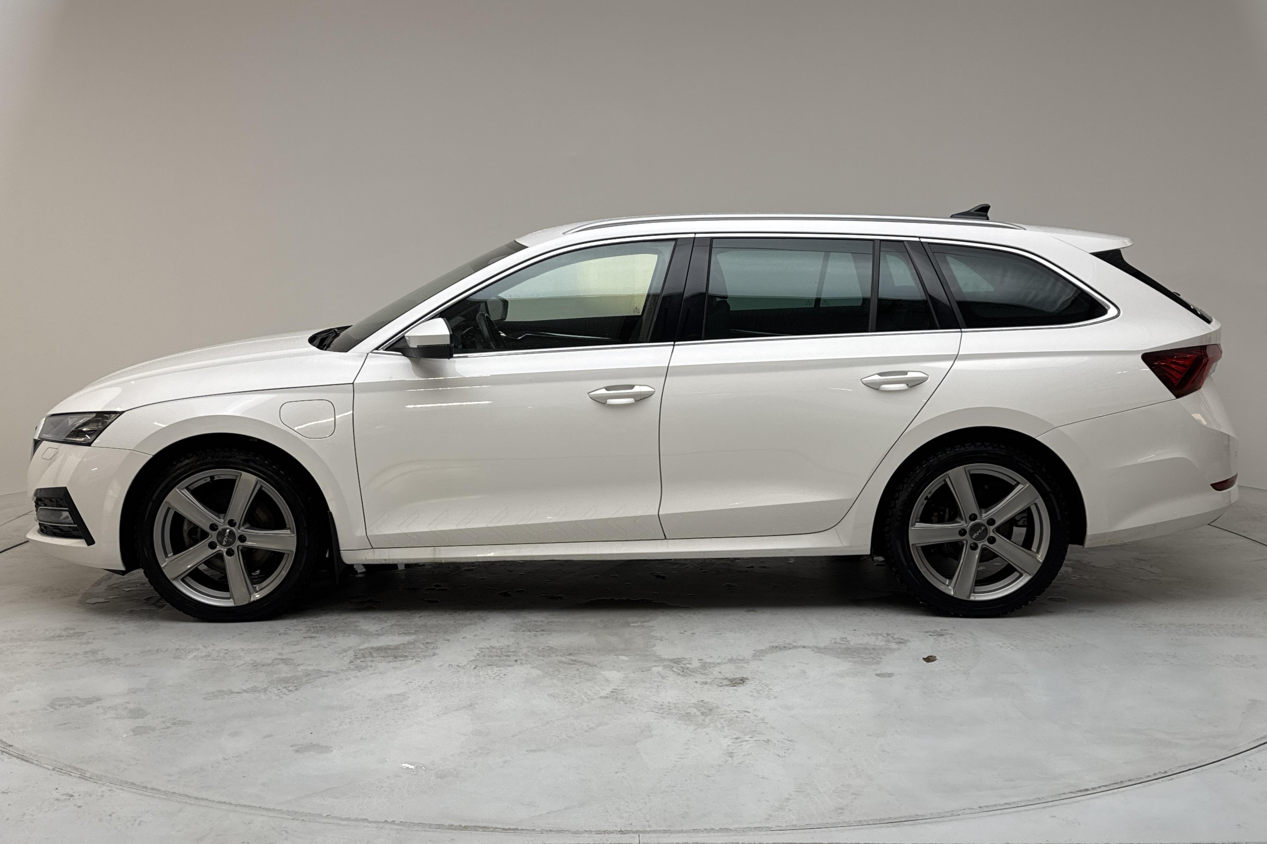 Skoda Octavia 1.4 iV PHEV Combi (204hk) - 103 750 km - Automatic - white - 2021