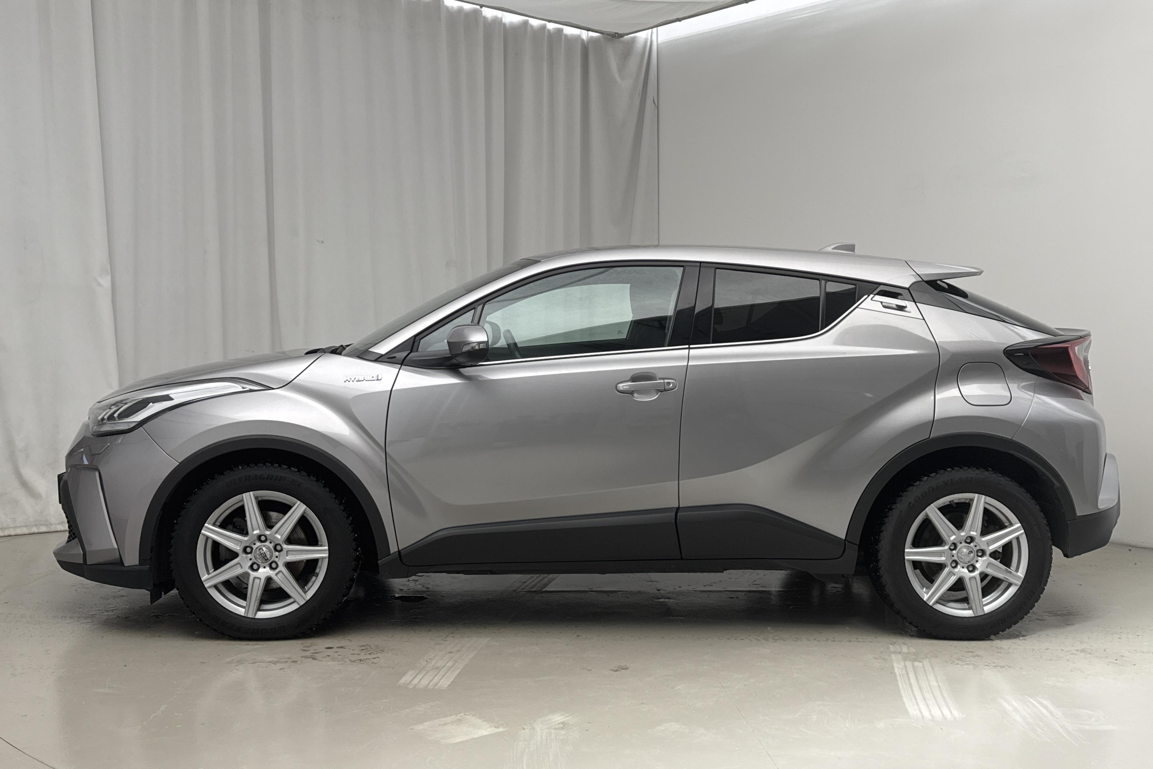 Toyota C-HR 1.8 HSD (122hk) - 8 845 mil - Automat - Dark Grey - 2022