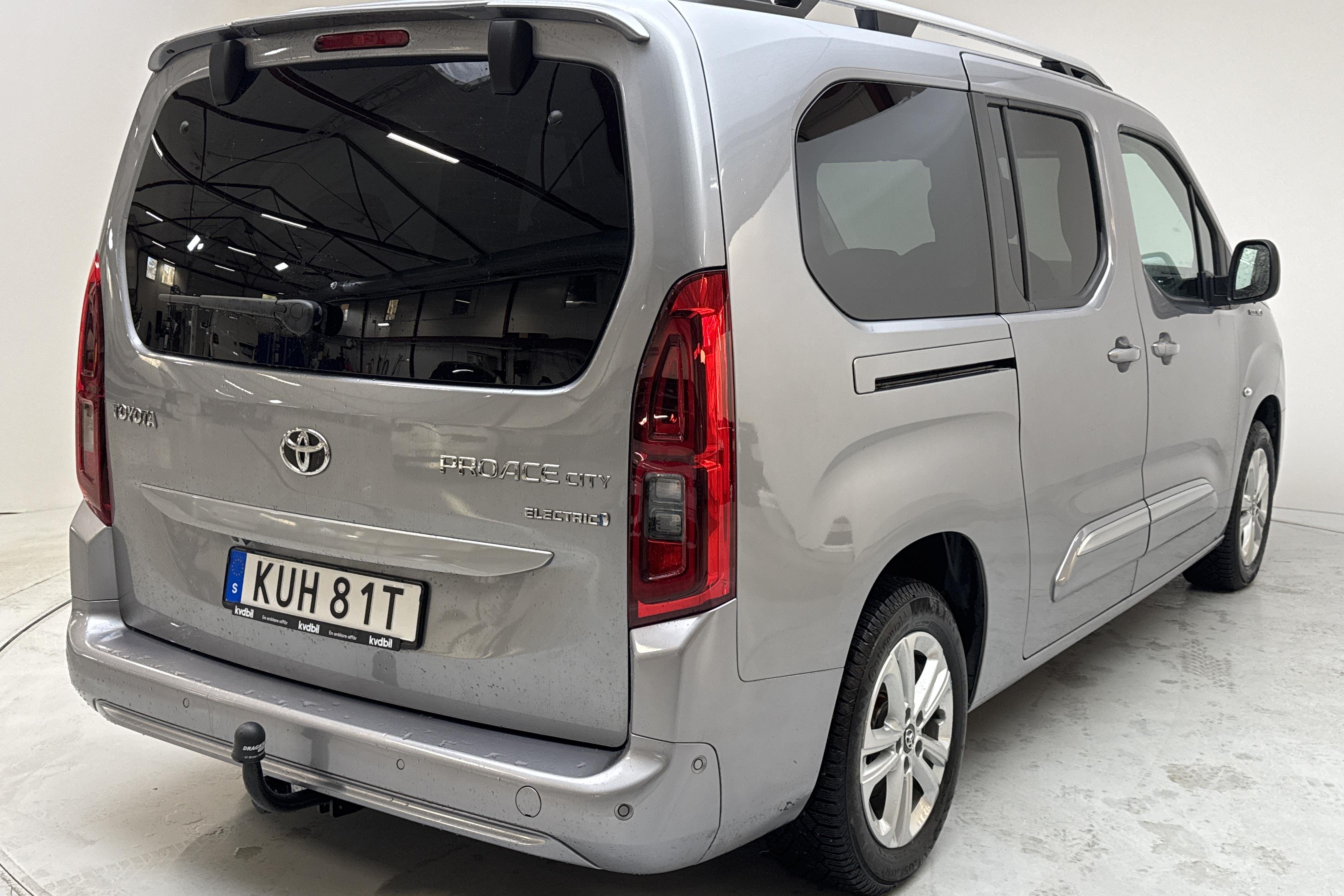 Toyota ProAce City Verso Electric - 32 720 km - Automaattinen - hopea - 2022