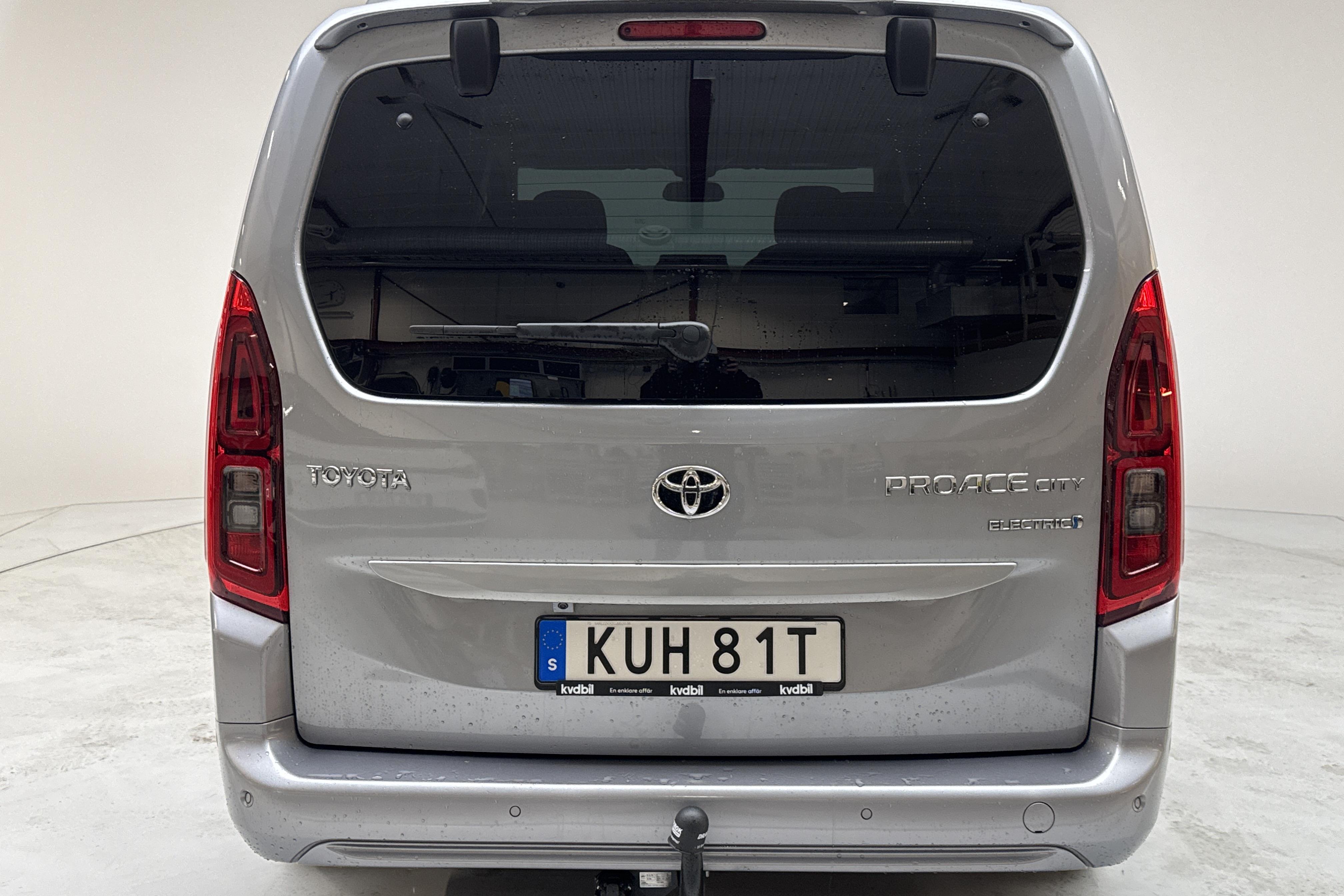 Toyota ProAce City Verso Electric - 32 720 km - Automaattinen - hopea - 2022