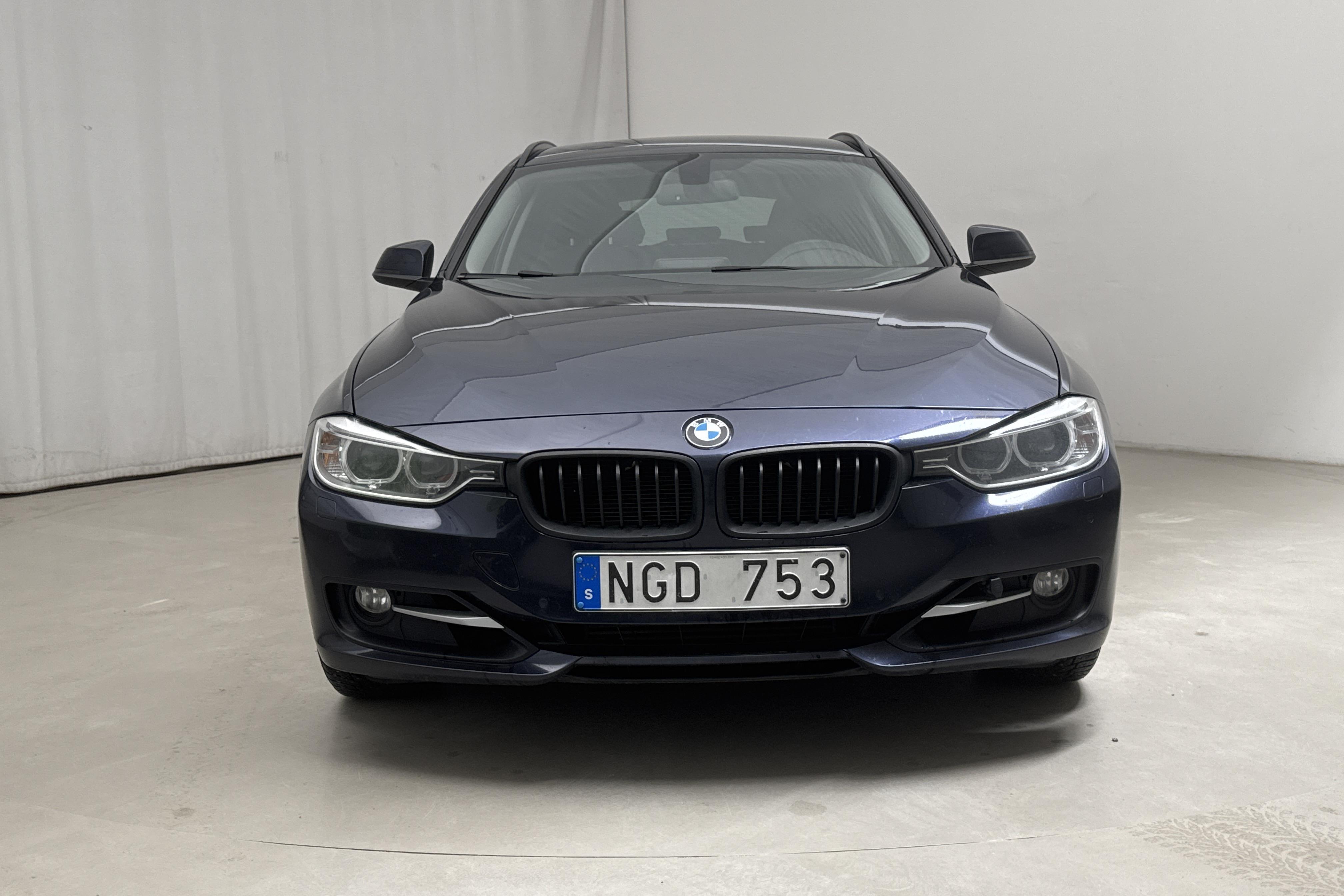 BMW 328i Touring, F31 (245hk) - 206 890 km - Automaattinen - sininen - 2013