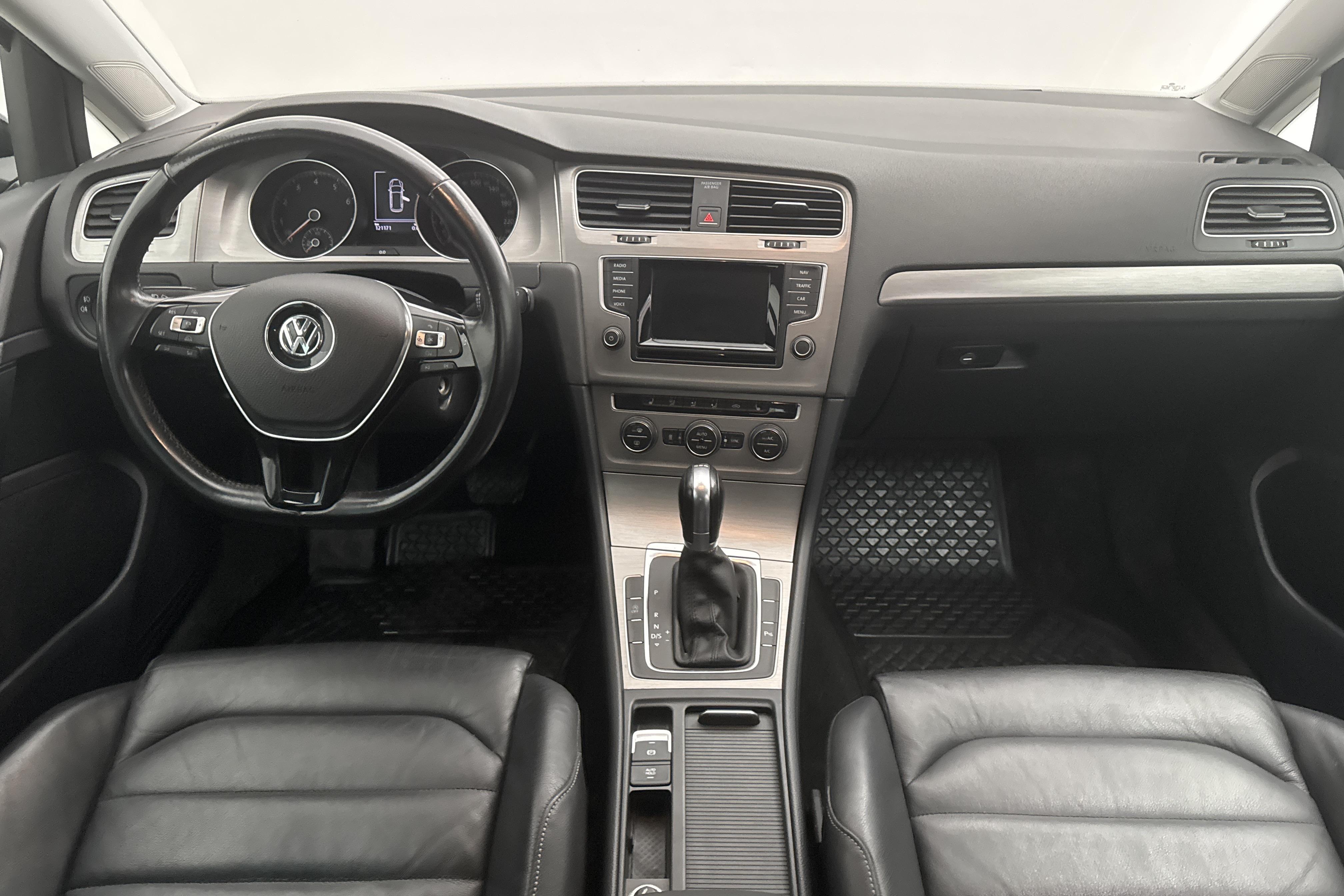 VW Golf VII 1.4 TGI BlueMotion Sportscombi (110hk) - 12 117 mil - Automat - svart - 2015