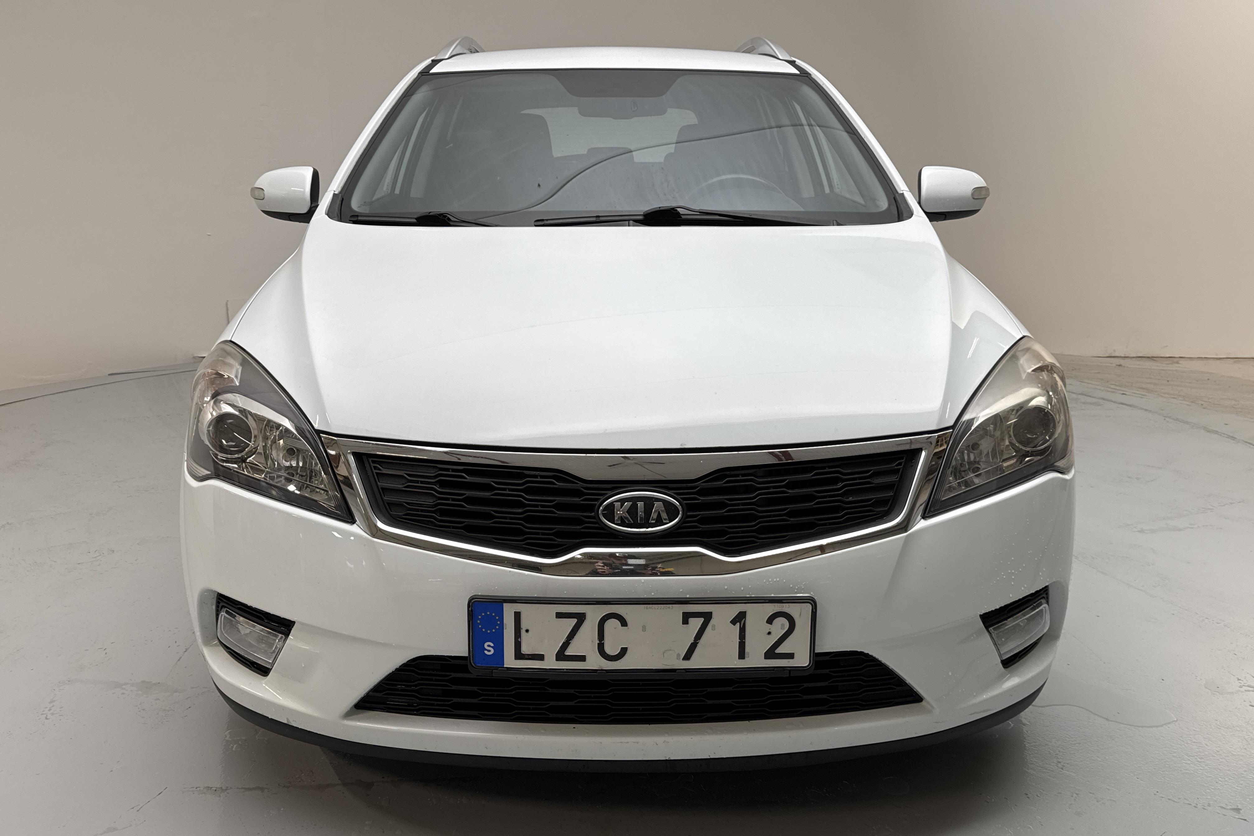 KIA Cee'd 1.6 CRDi SW (128hk) - 151 250 km - Manuaalinen - valkoinen - 2012