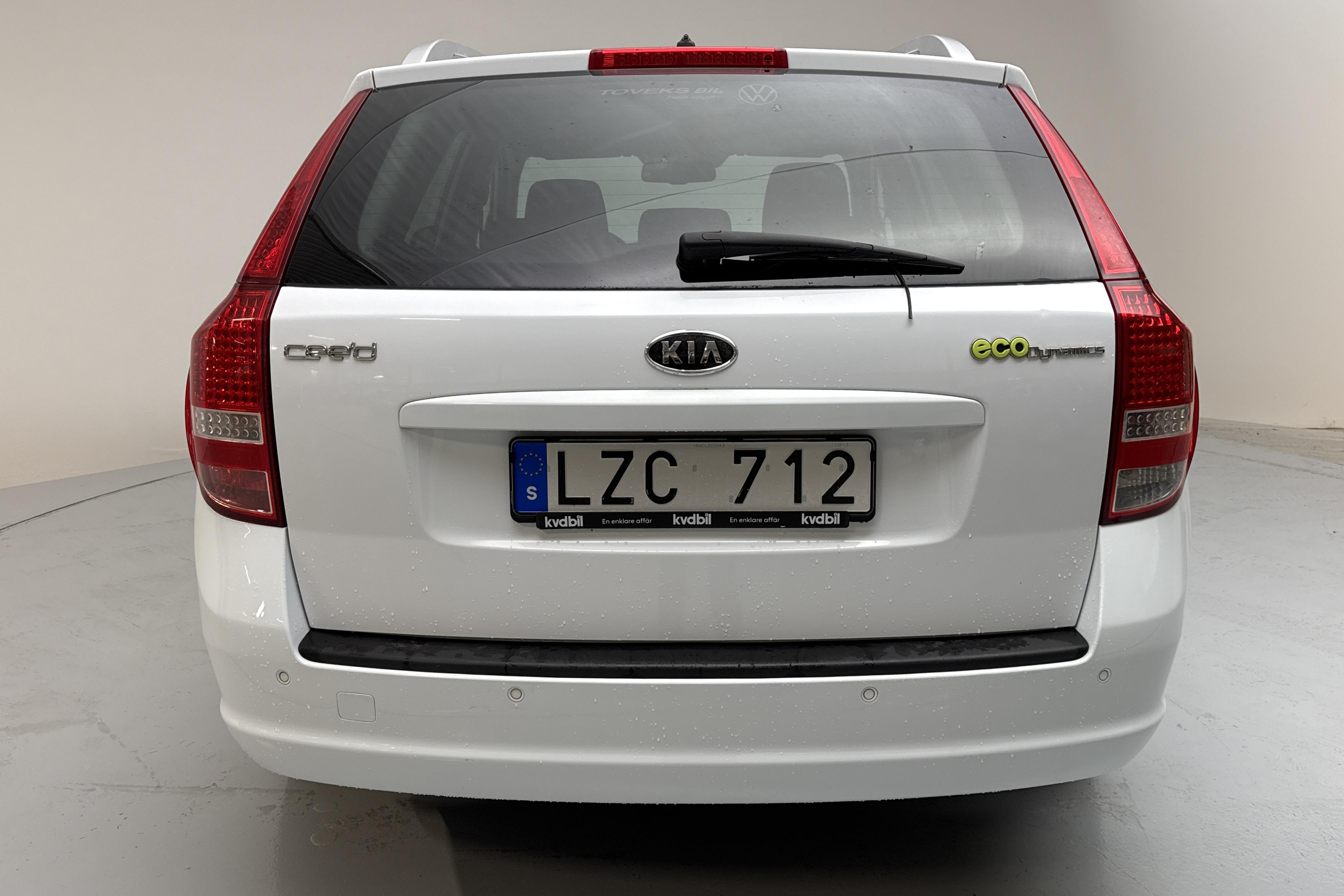 KIA Cee'd 1.6 CRDi SW (128hk) - 151 250 km - Manuaalinen - valkoinen - 2012