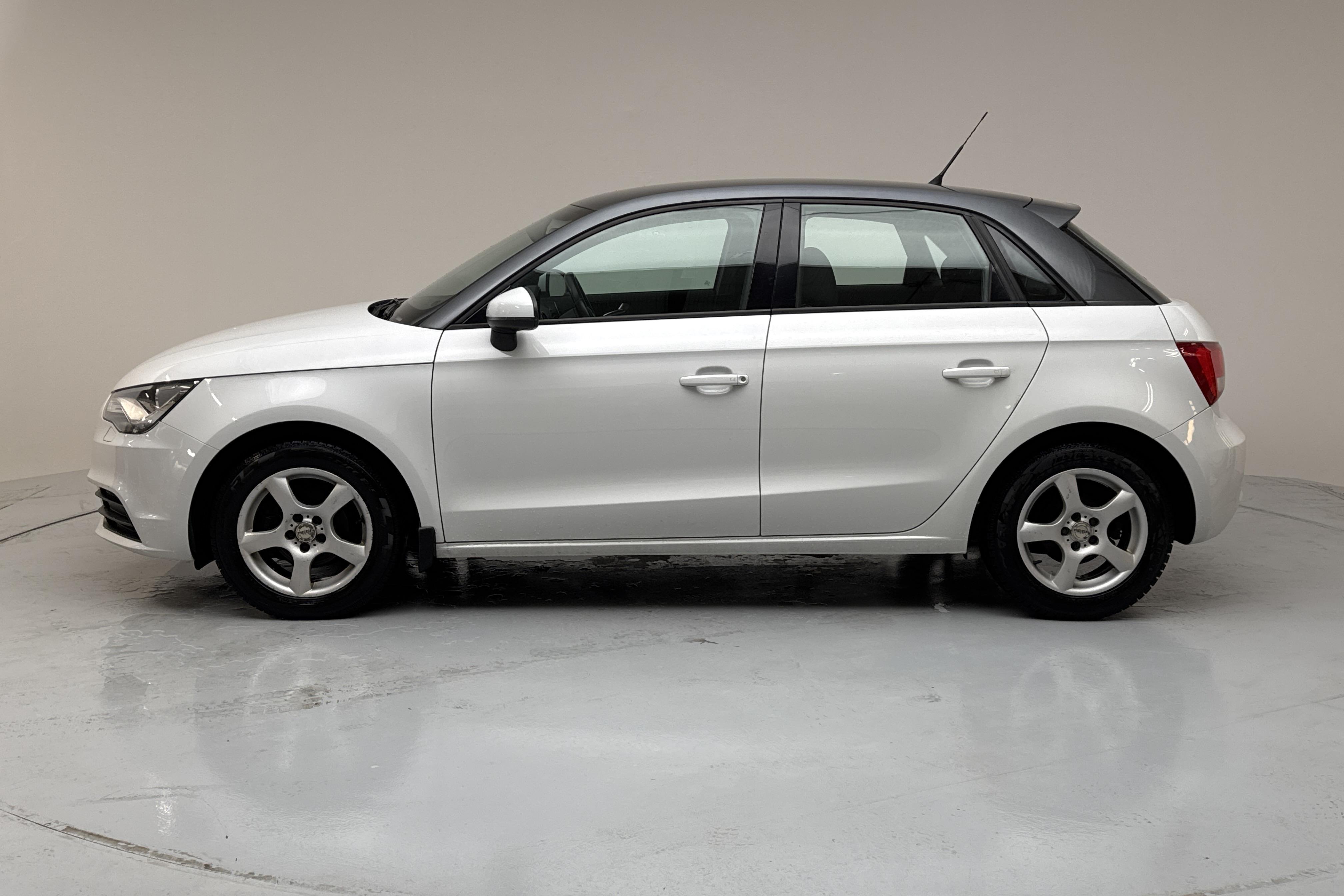 Audi A1 1.2 TFSI Sportback (86hk) - 145 170 km - Manuaalinen - valkoinen - 2014