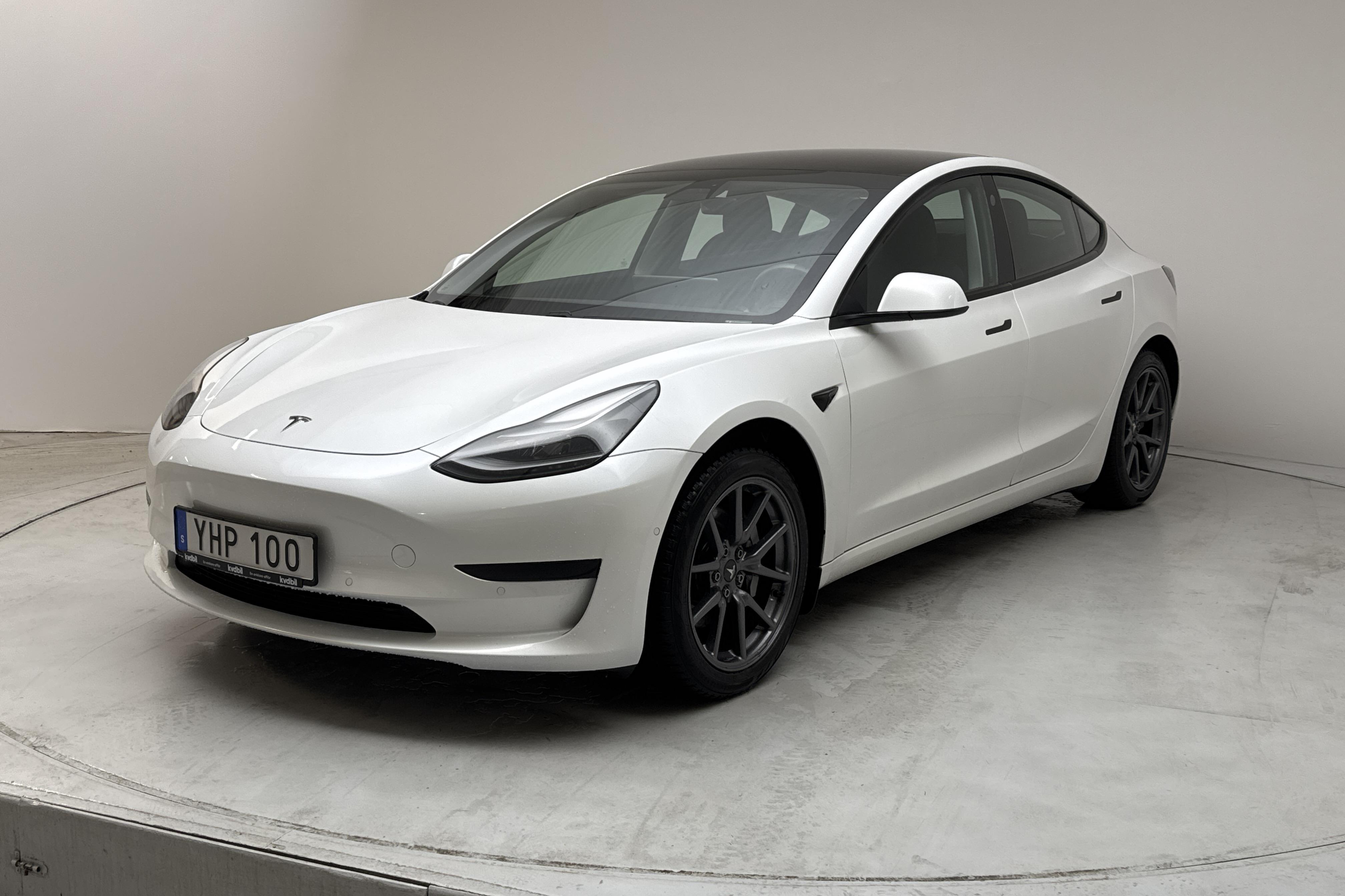 Tesla Model 3 Standard Range RWD - 120 540 km - Automaattinen - valkoinen - 2021