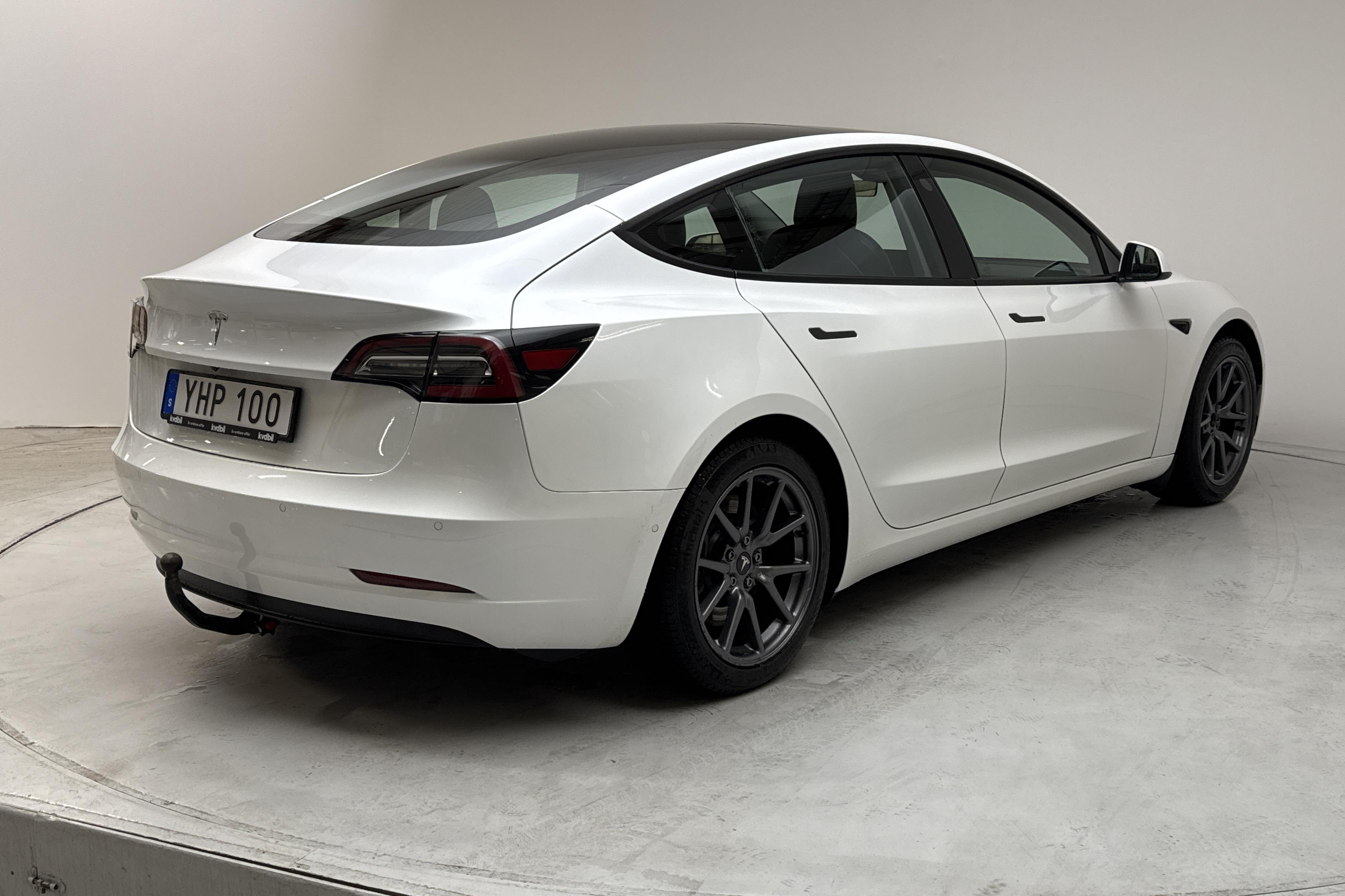 Tesla Model 3 Standard Range RWD - 120 540 km - Automaattinen - valkoinen - 2021