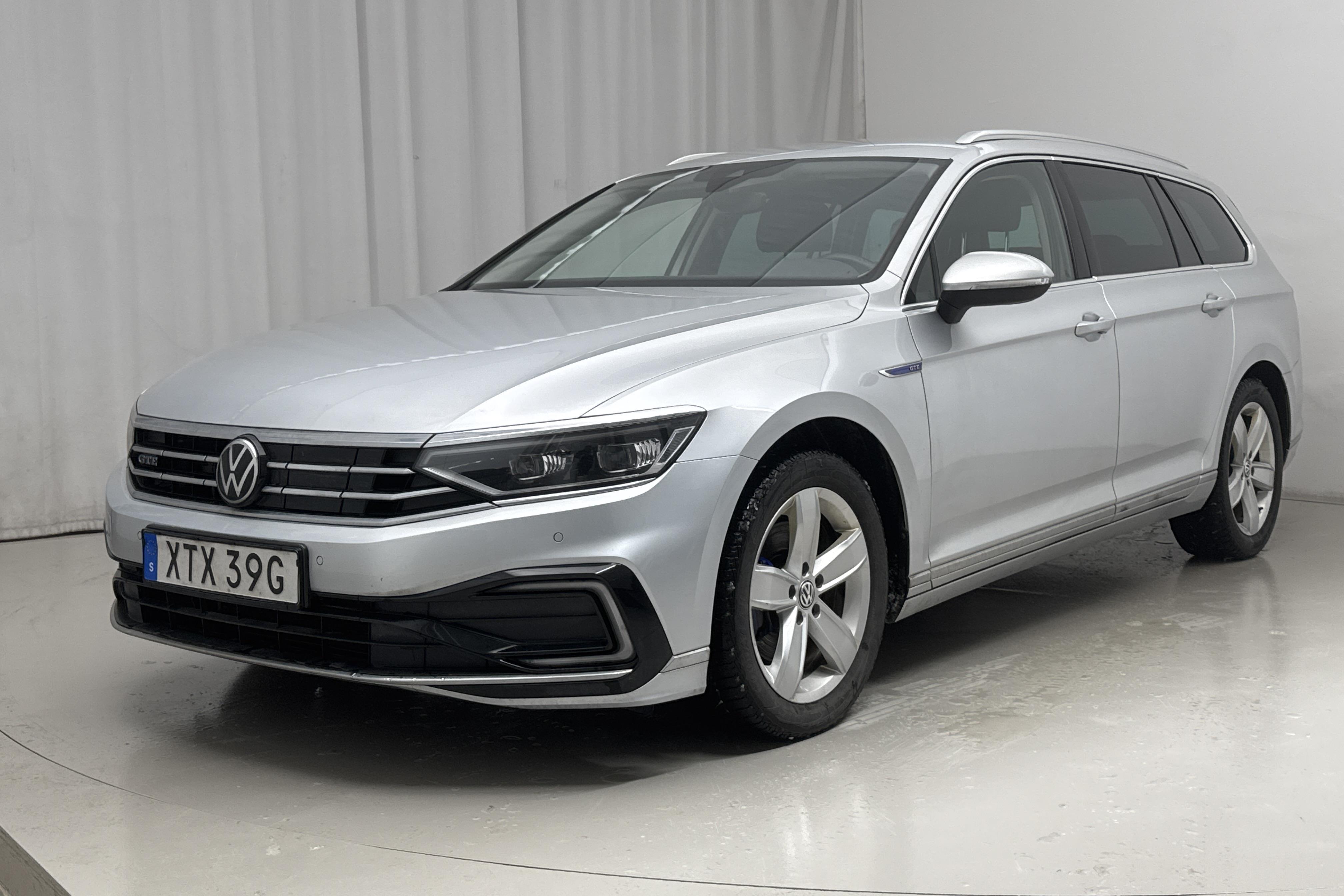 VW Passat 1.4 GTE Sportscombi (218hk) - 7 347 mil - Automat - silver - 2021