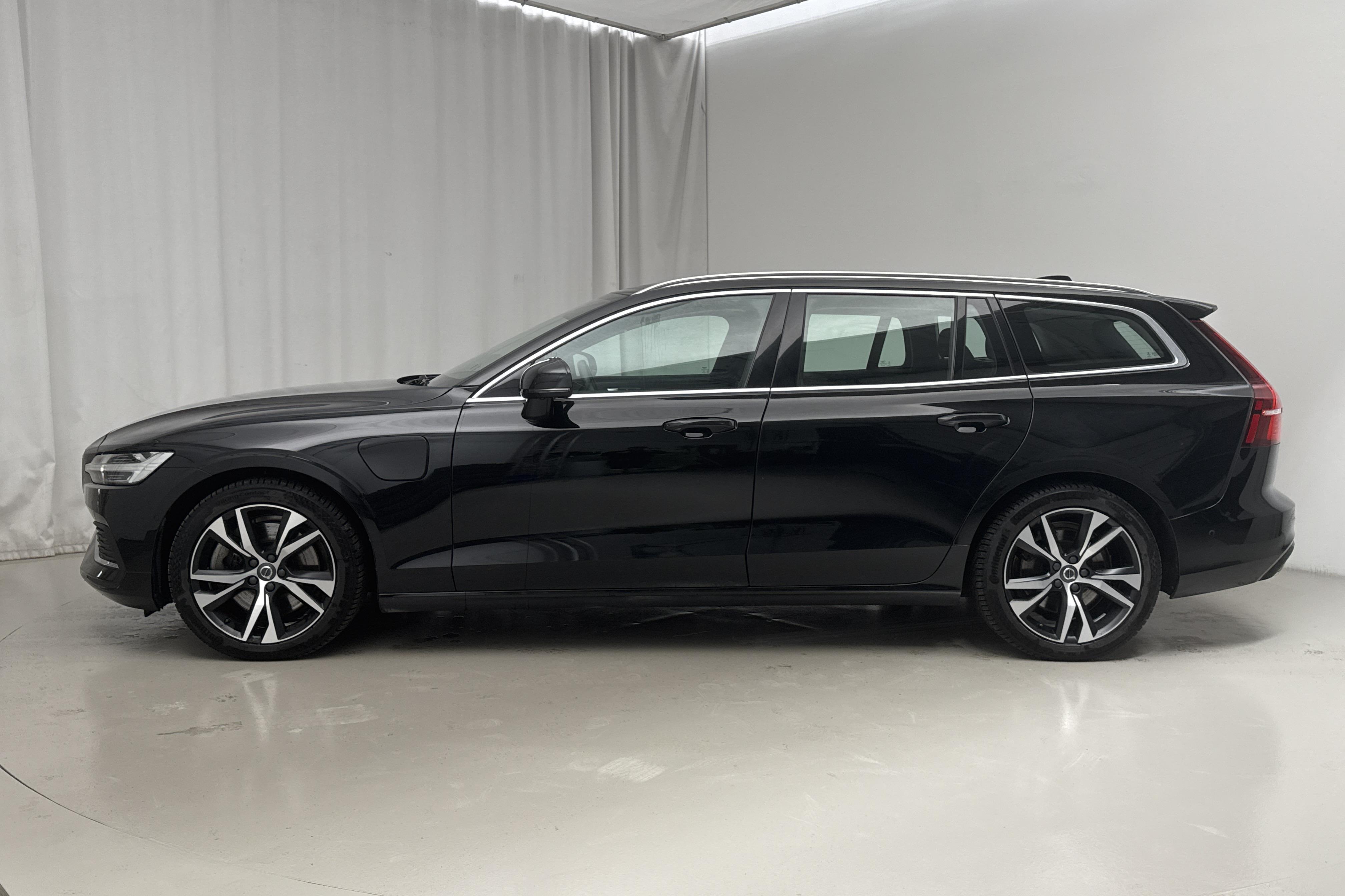 Volvo V60 T6 AWD Twin Engine (340hk) - 37 710 km - Automaatne - must - 2021