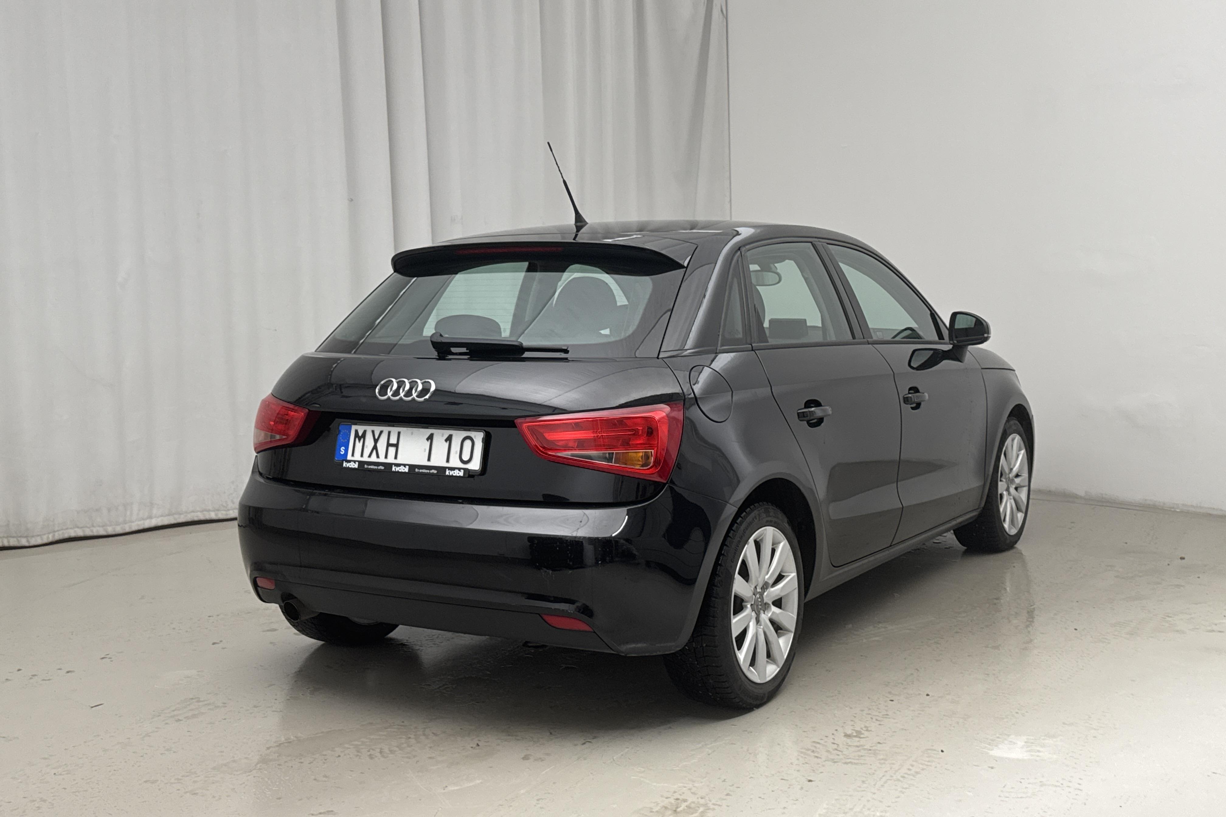 Audi A1 1.2 TFSI Sportback (86hk) - 8 333 mil - Manuell - svart - 2013