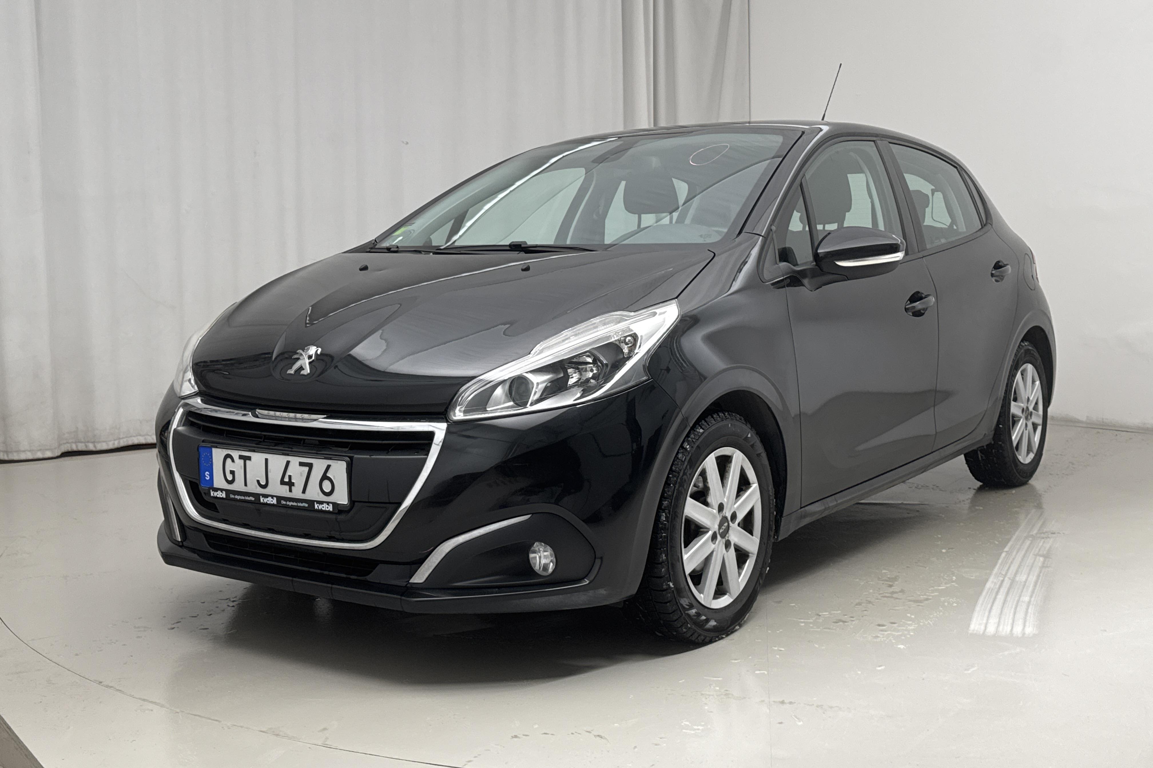 Peugeot 208 1.2 VTi 5dr (82hk) - 84 100 km - Manuaalinen - musta - 2015