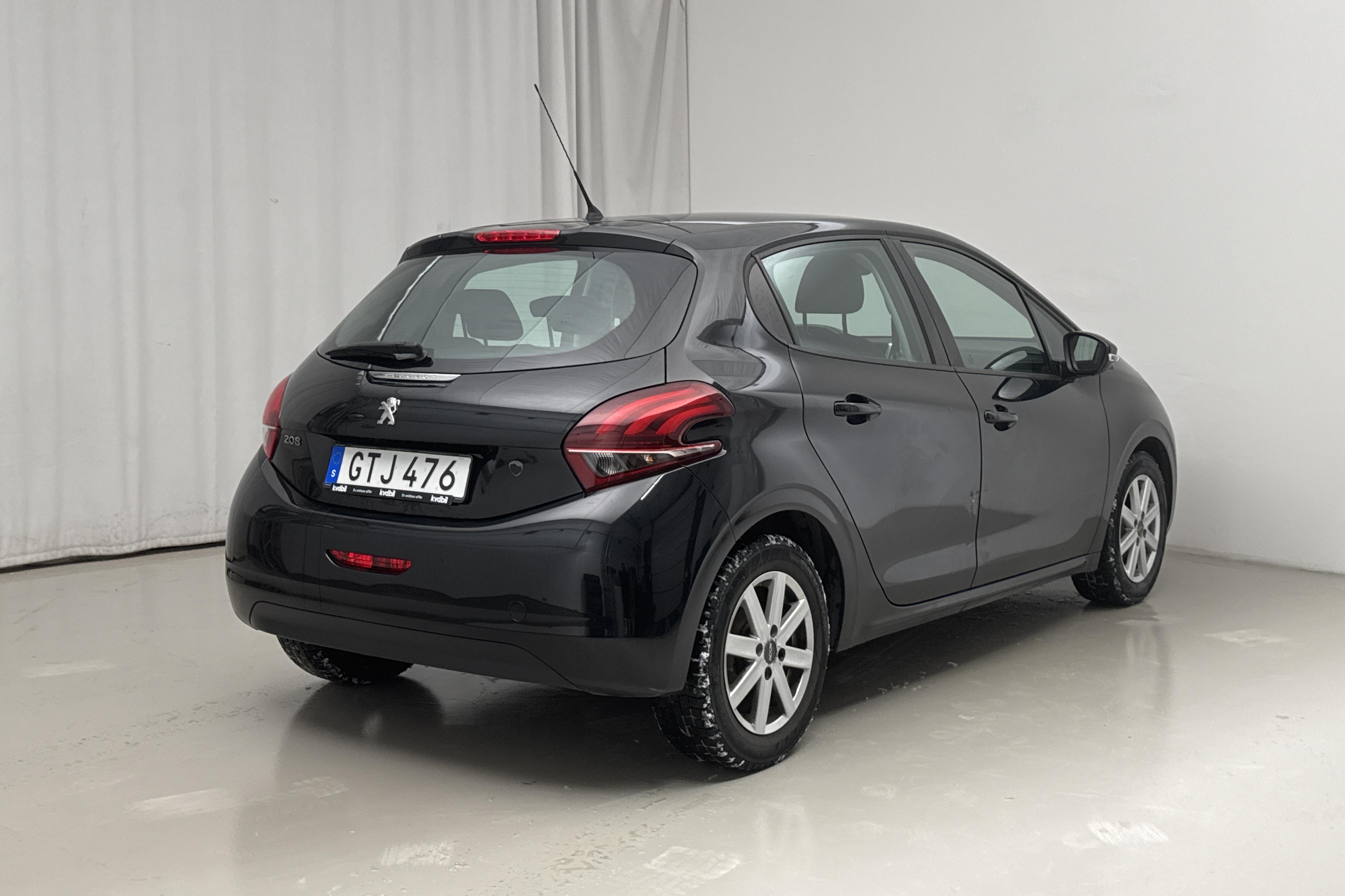 Peugeot 208 1.2 VTi 5dr (82hk) - 84 100 km - Manuaalinen - musta - 2015