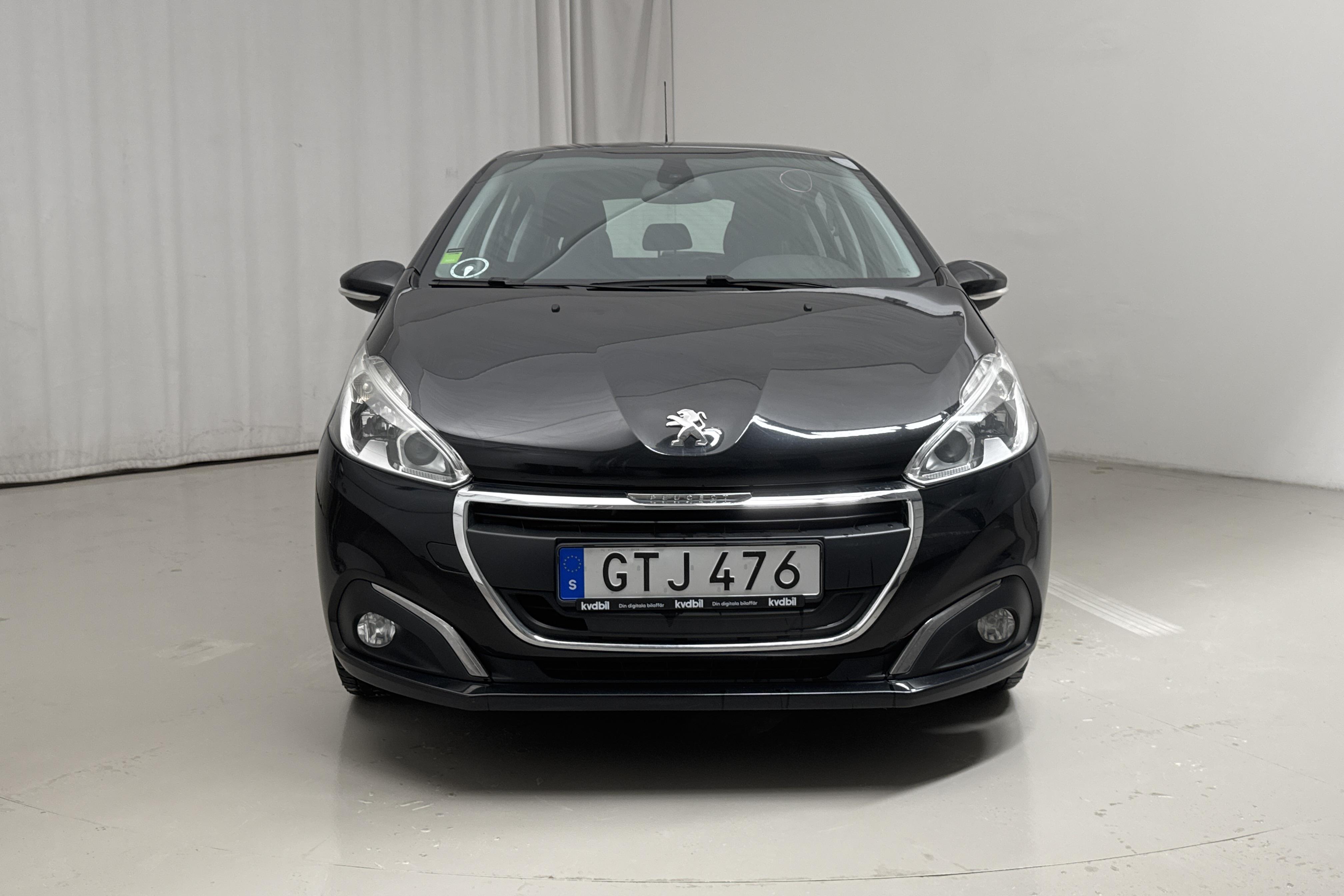 Peugeot 208 1.2 VTi 5dr (82hk) - 84 100 km - Manuaalinen - musta - 2015