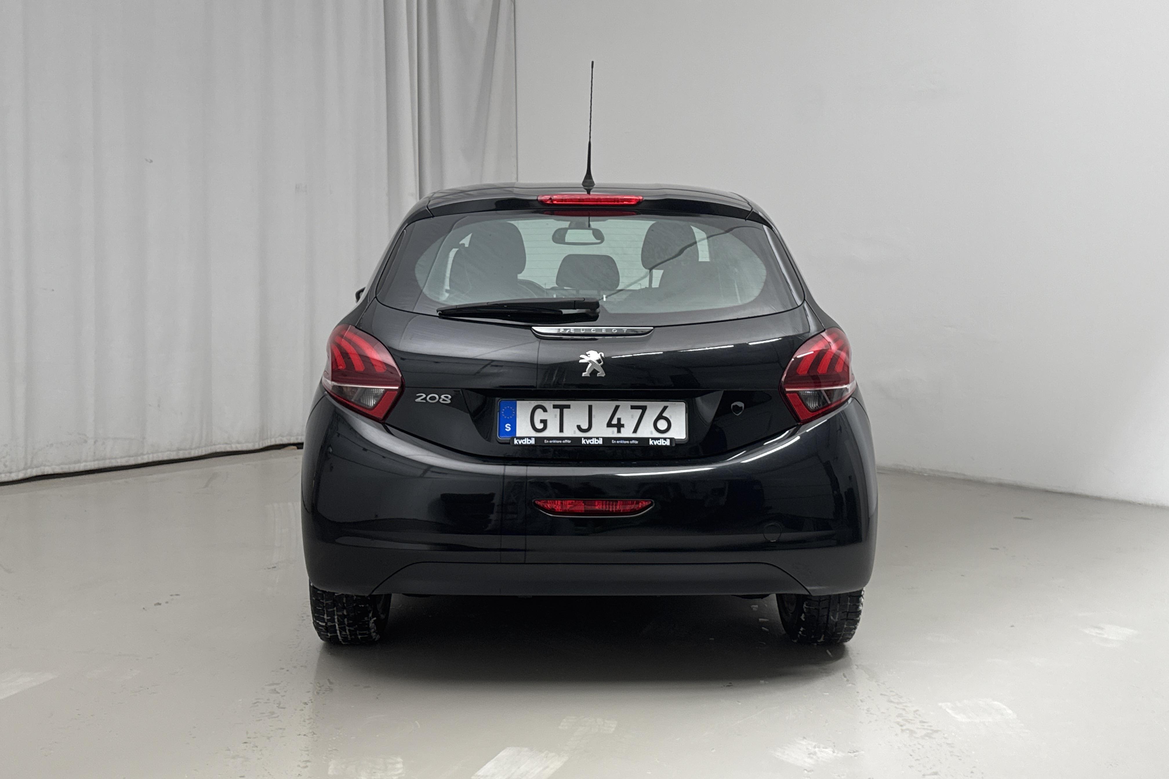 Peugeot 208 1.2 VTi 5dr (82hk) - 84 100 km - Manuaalinen - musta - 2015