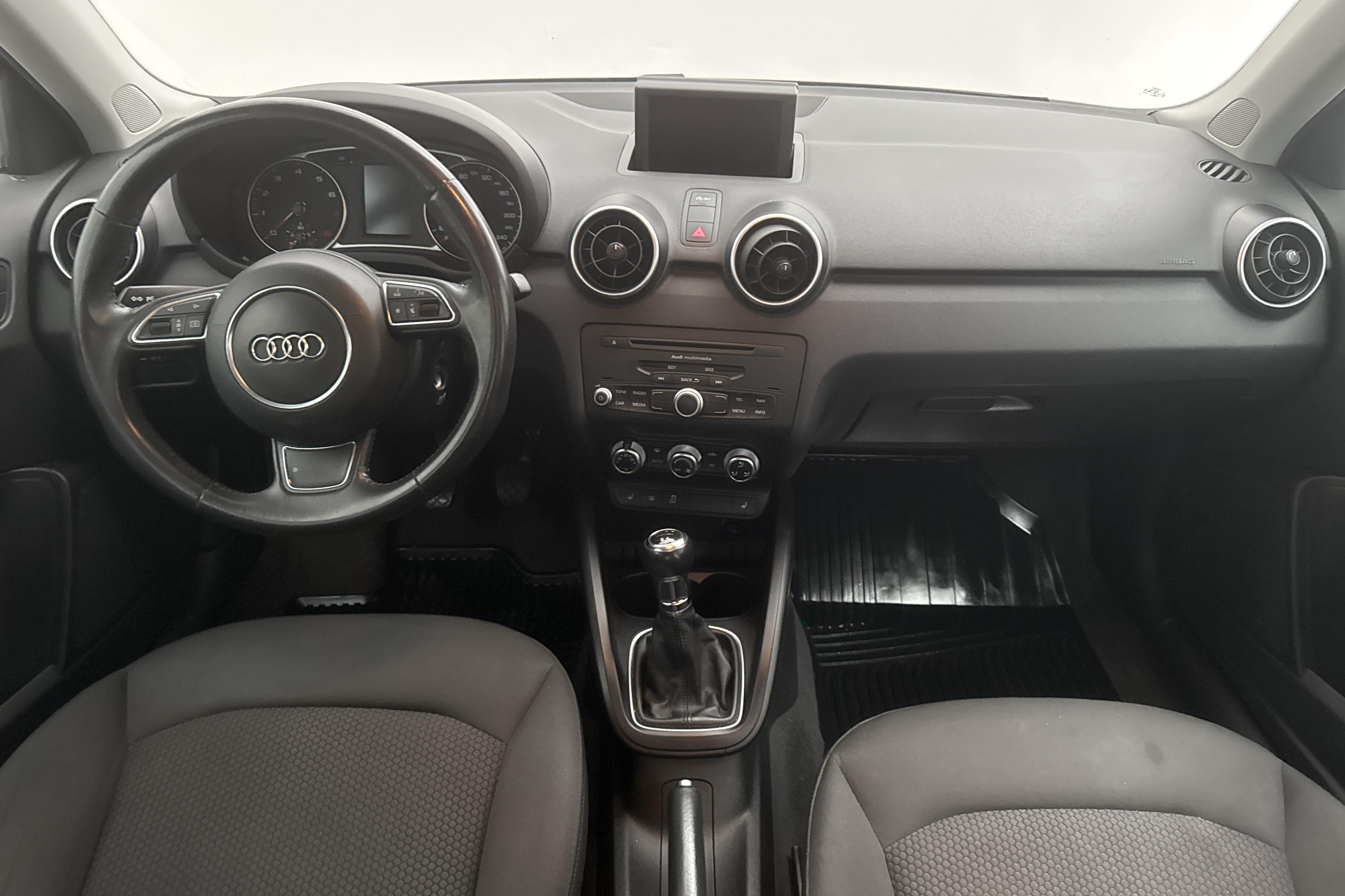 Audi A1 1.2 TFSI Sportback (86hk) - 9 473 mil - Manuell - svart - 2012