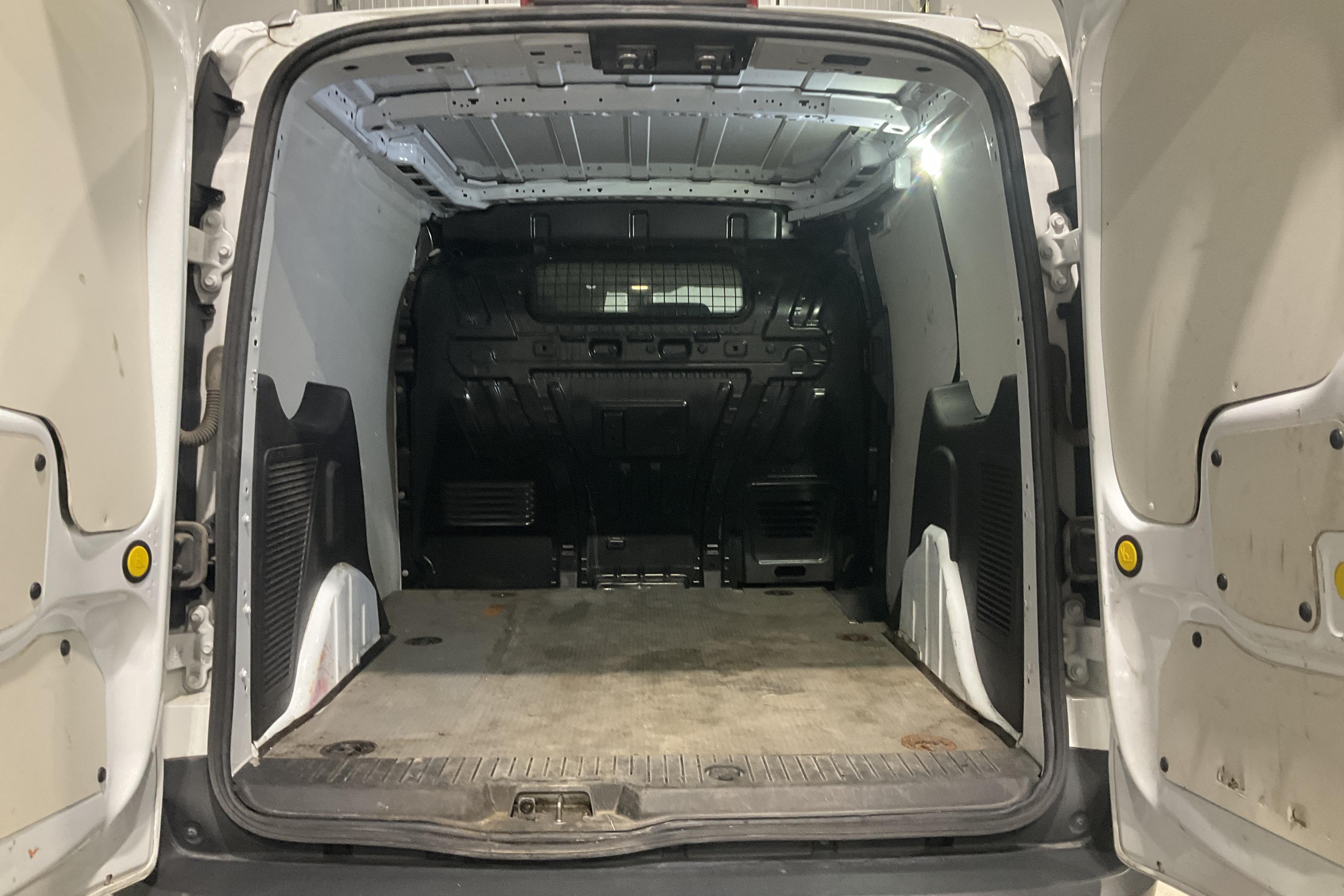 Ford Transit Connect 1.5 TDCi (120hk) - 18 607 mil - Automat - vit - 2017