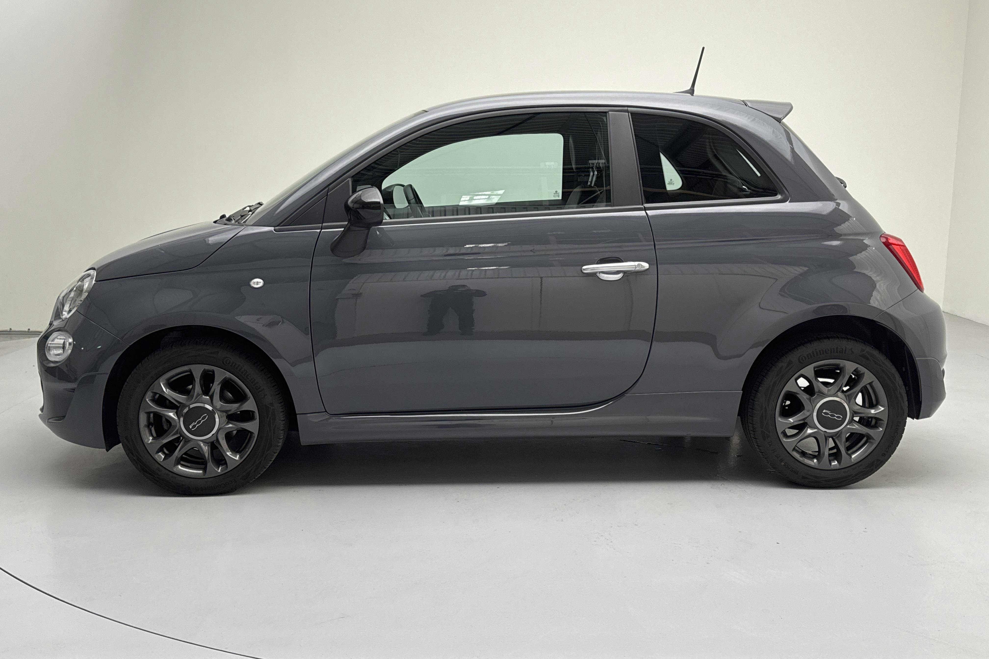 Fiat 500 Hybrid (70hk) - 2 003 mil - Manuell - grå - 2022