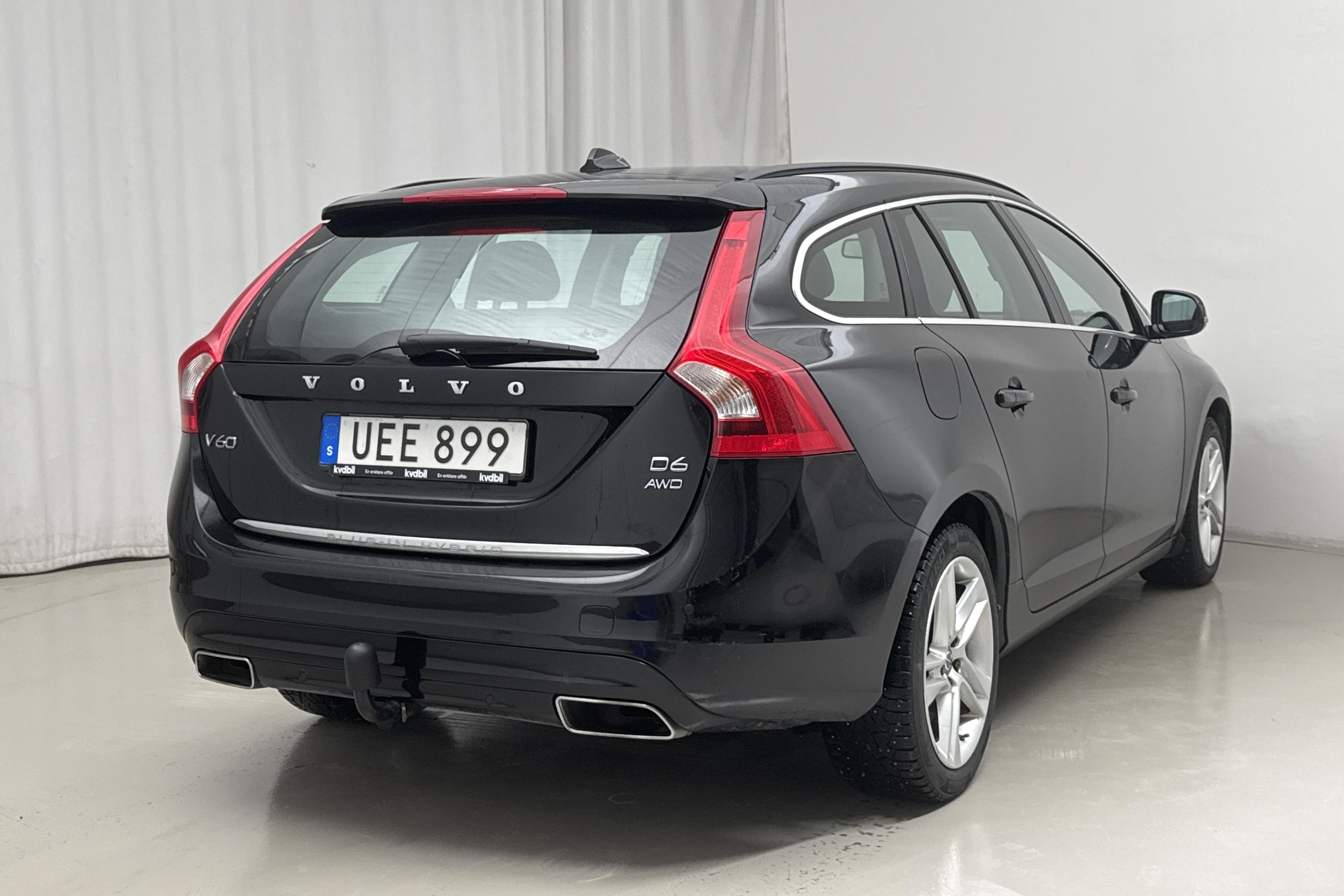 Volvo V60 D6 AWD Plug-in Hybrid (215hk) - 25 514 mil - Automat - svart - 2015