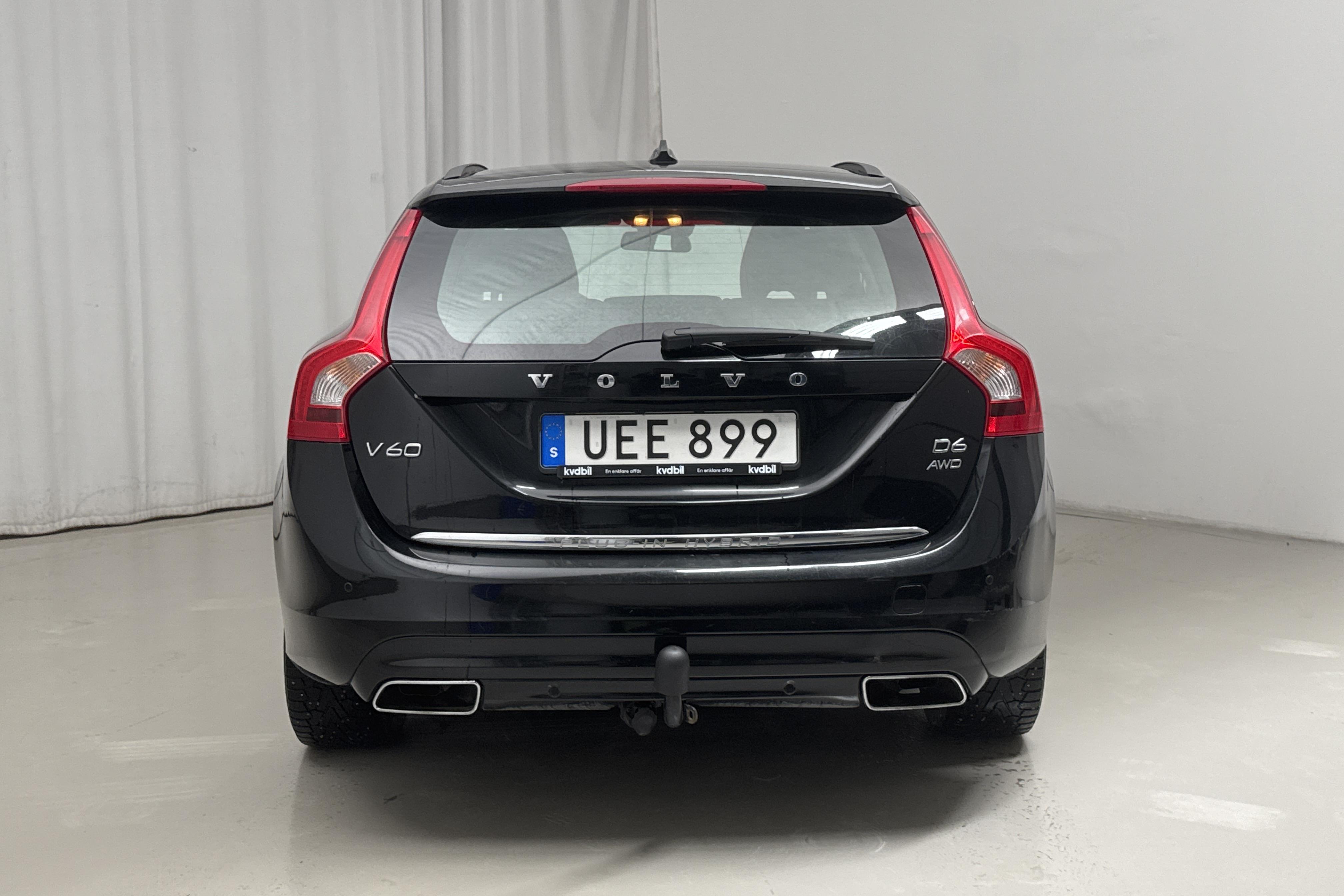 Volvo V60 D6 AWD Plug-in Hybrid (215hk) - 25 514 mil - Automat - svart - 2015