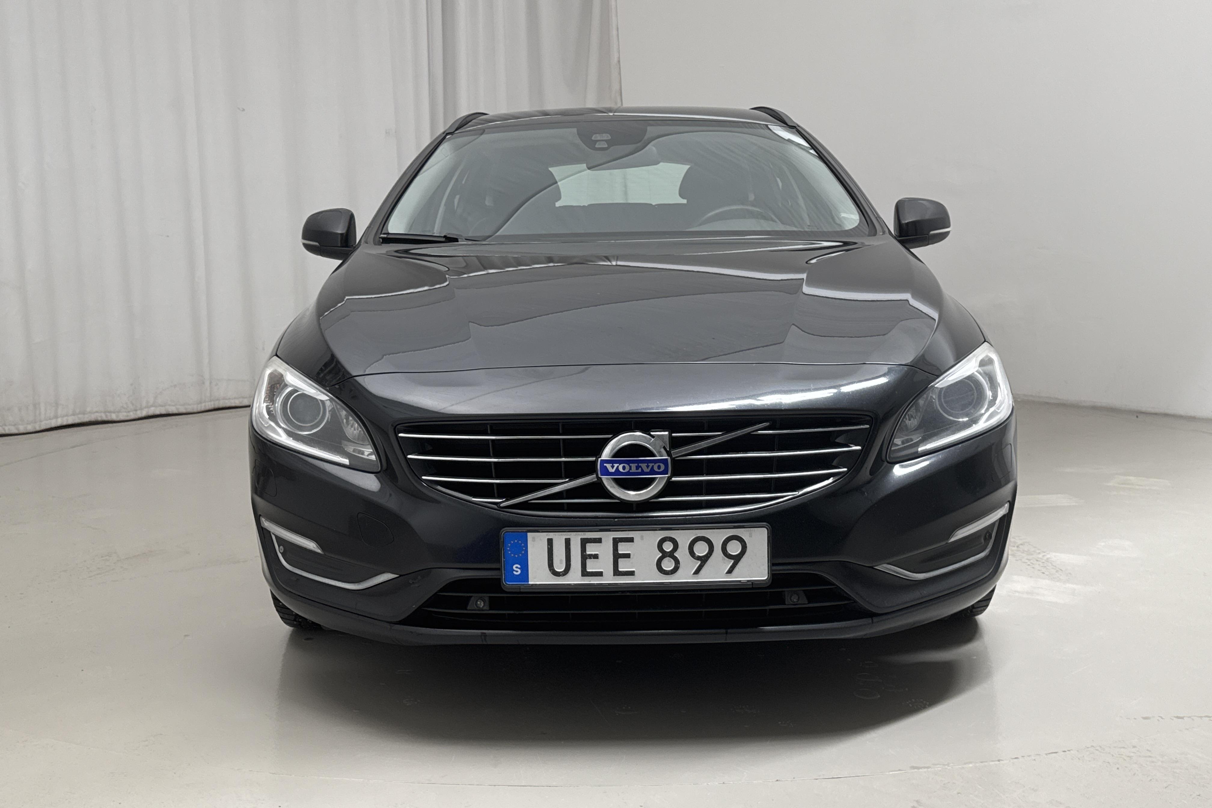 Volvo V60 D6 AWD Plug-in Hybrid (215hk) - 25 514 mil - Automat - svart - 2015