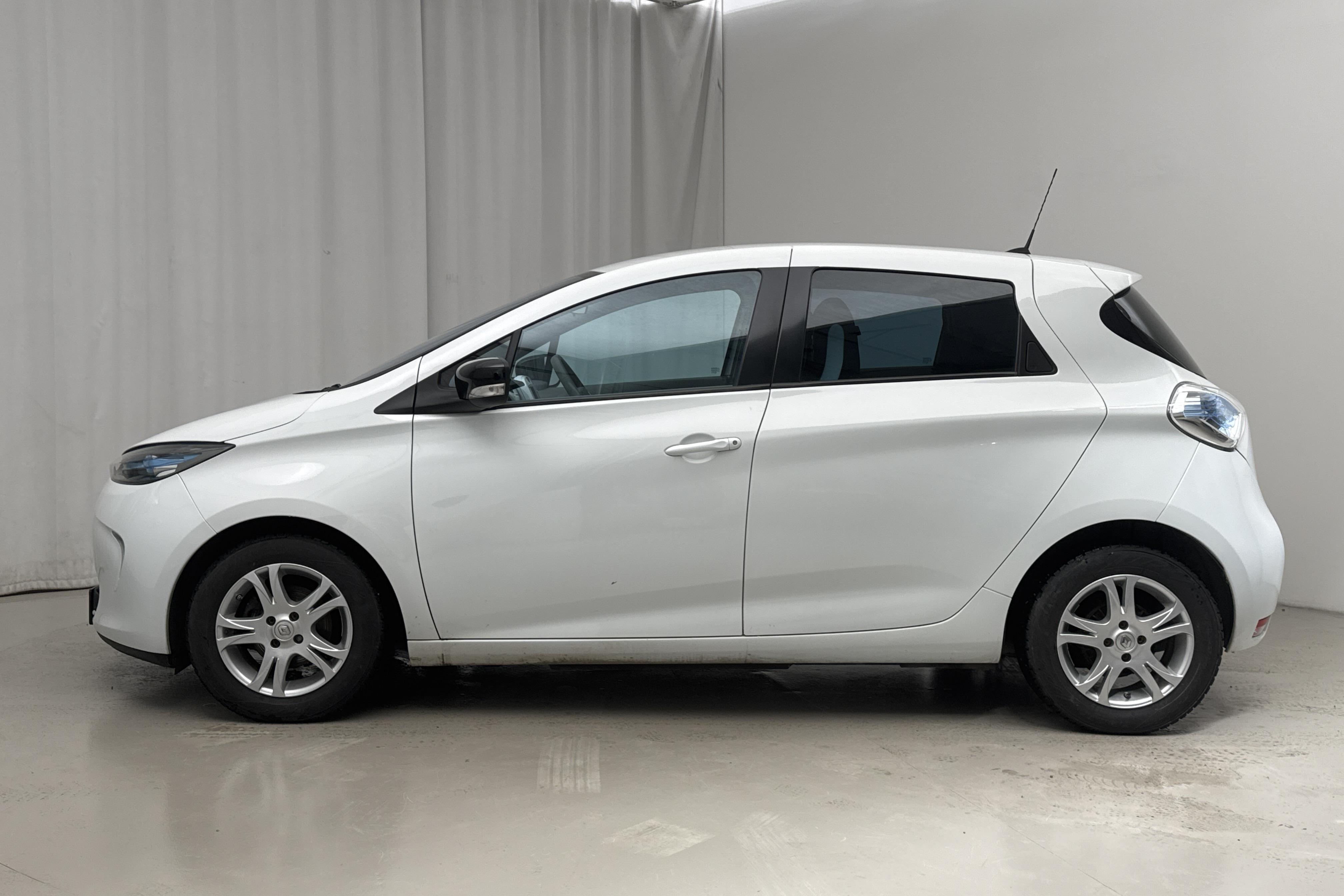 Renault Zoe 22 kWh R88 (88hk) - 7 586 mil - Automat - vit - 2015