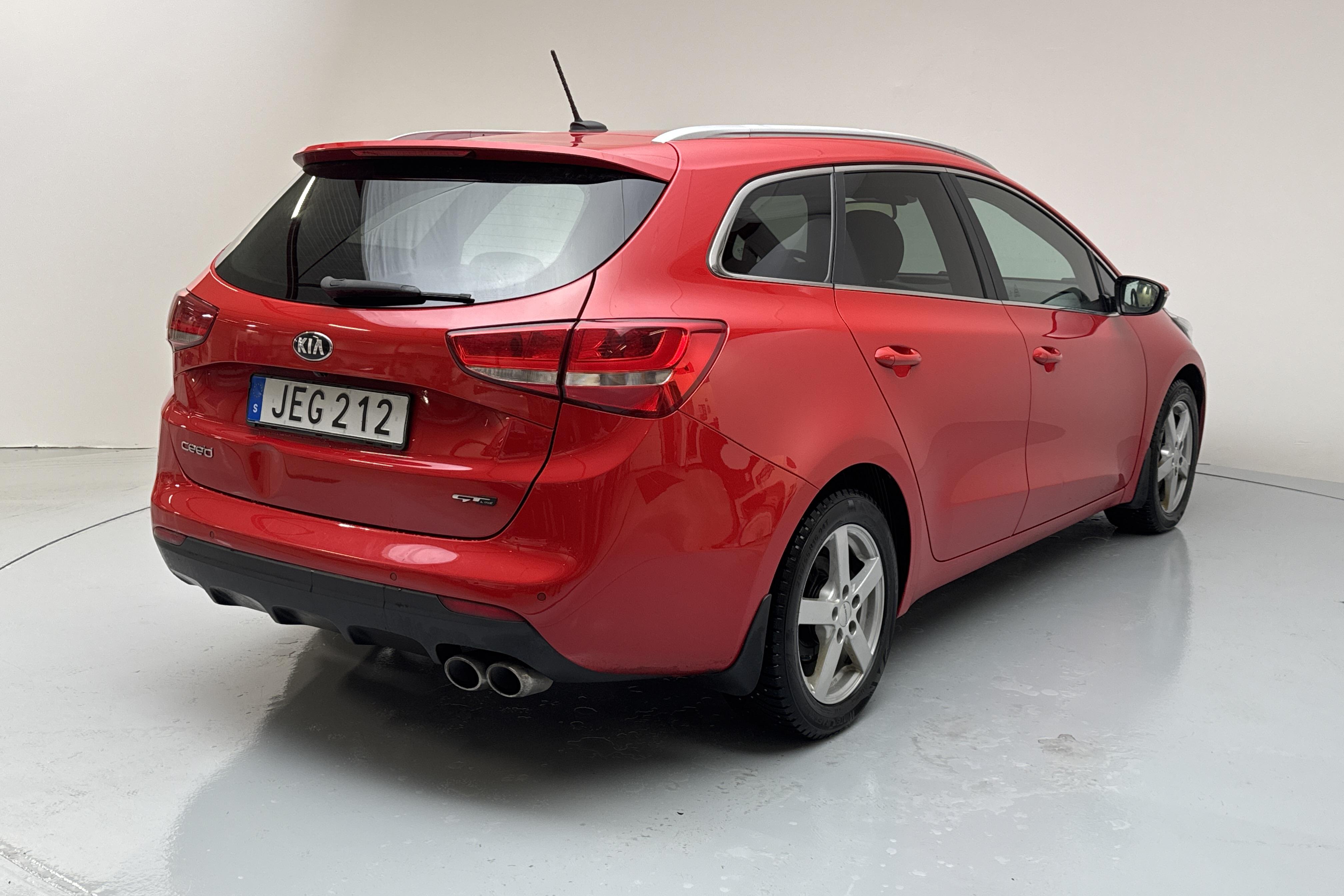 KIA Cee'd 1.6 CRDi SW (136hk) - 216 070 km - Manual - red - 2016