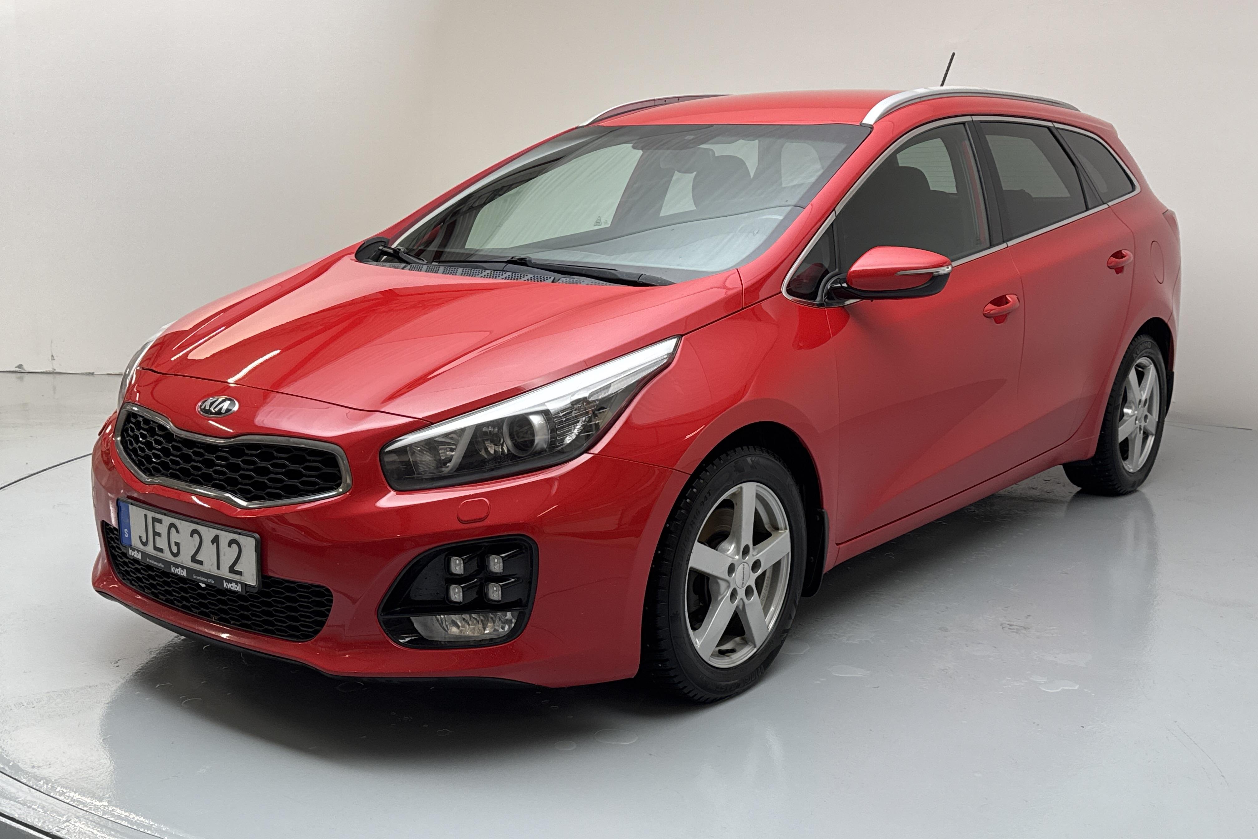 KIA Cee'd 1.6 CRDi SW (136hk) - 216 070 km - Manual - red - 2016