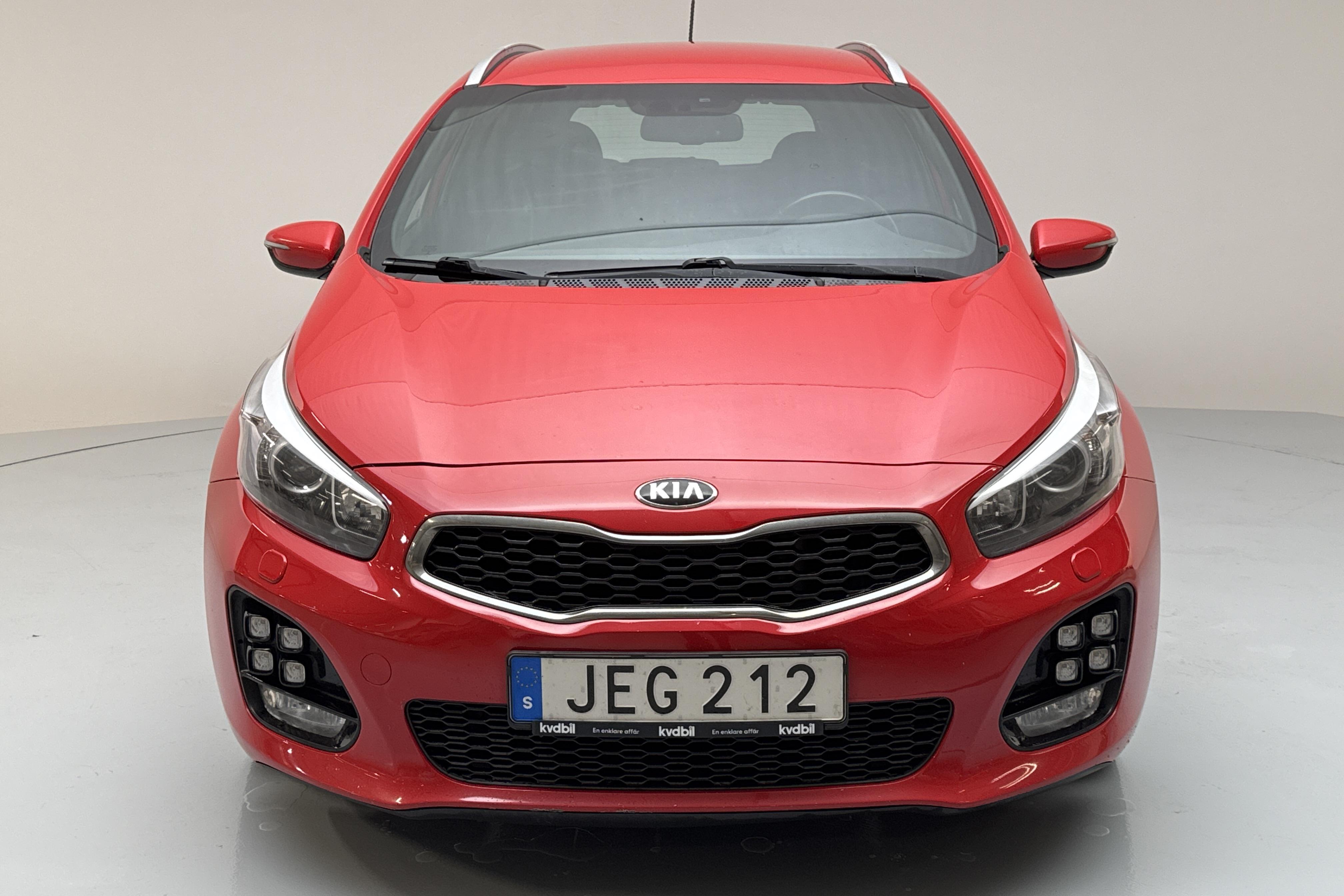 KIA Cee'd 1.6 CRDi SW (136hk) - 216 070 km - Manual - red - 2016