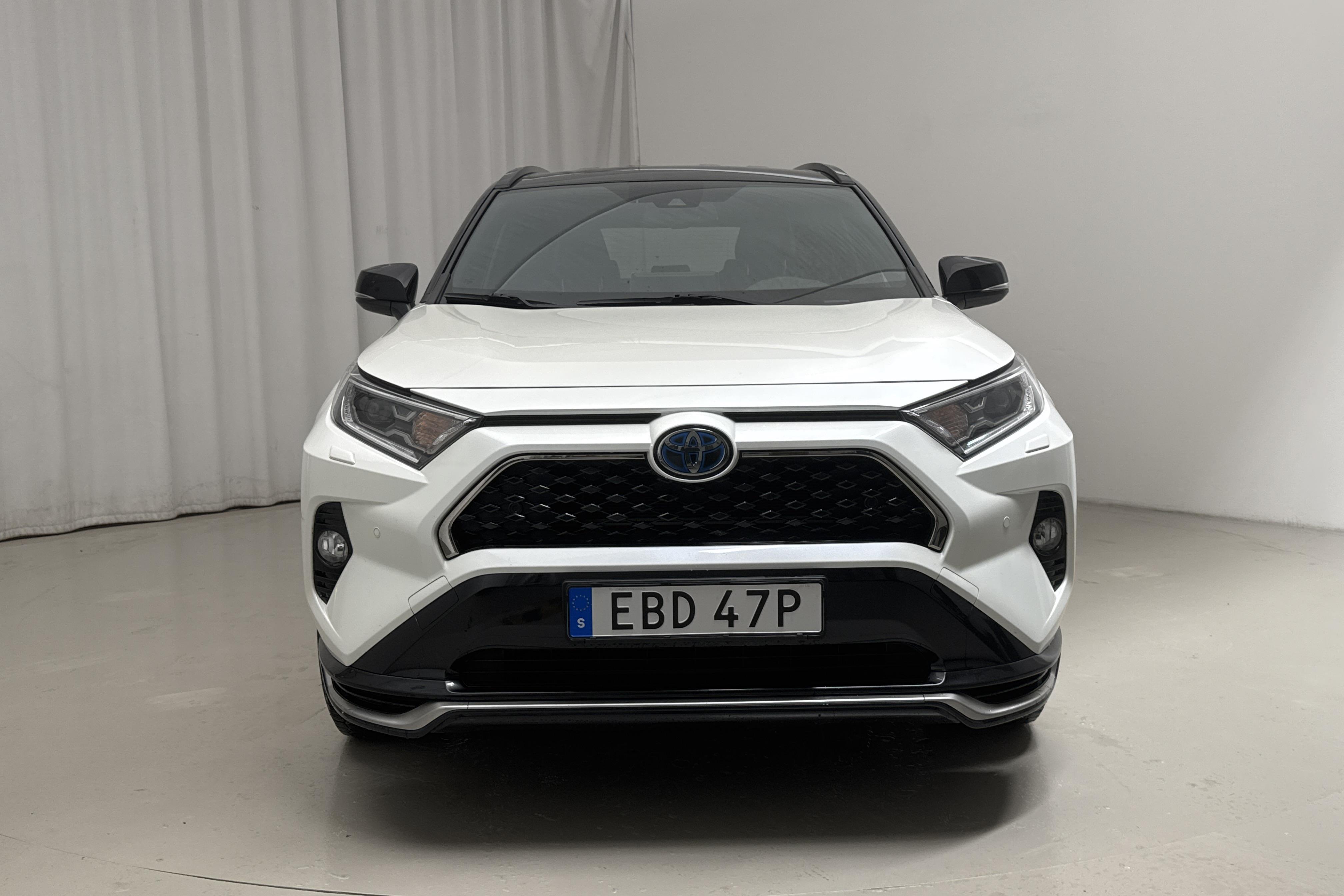 Toyota RAV4 2.5 Plug-in Hybrid AWD (306hk) - 8 456 mil - Automat - vit - 2020