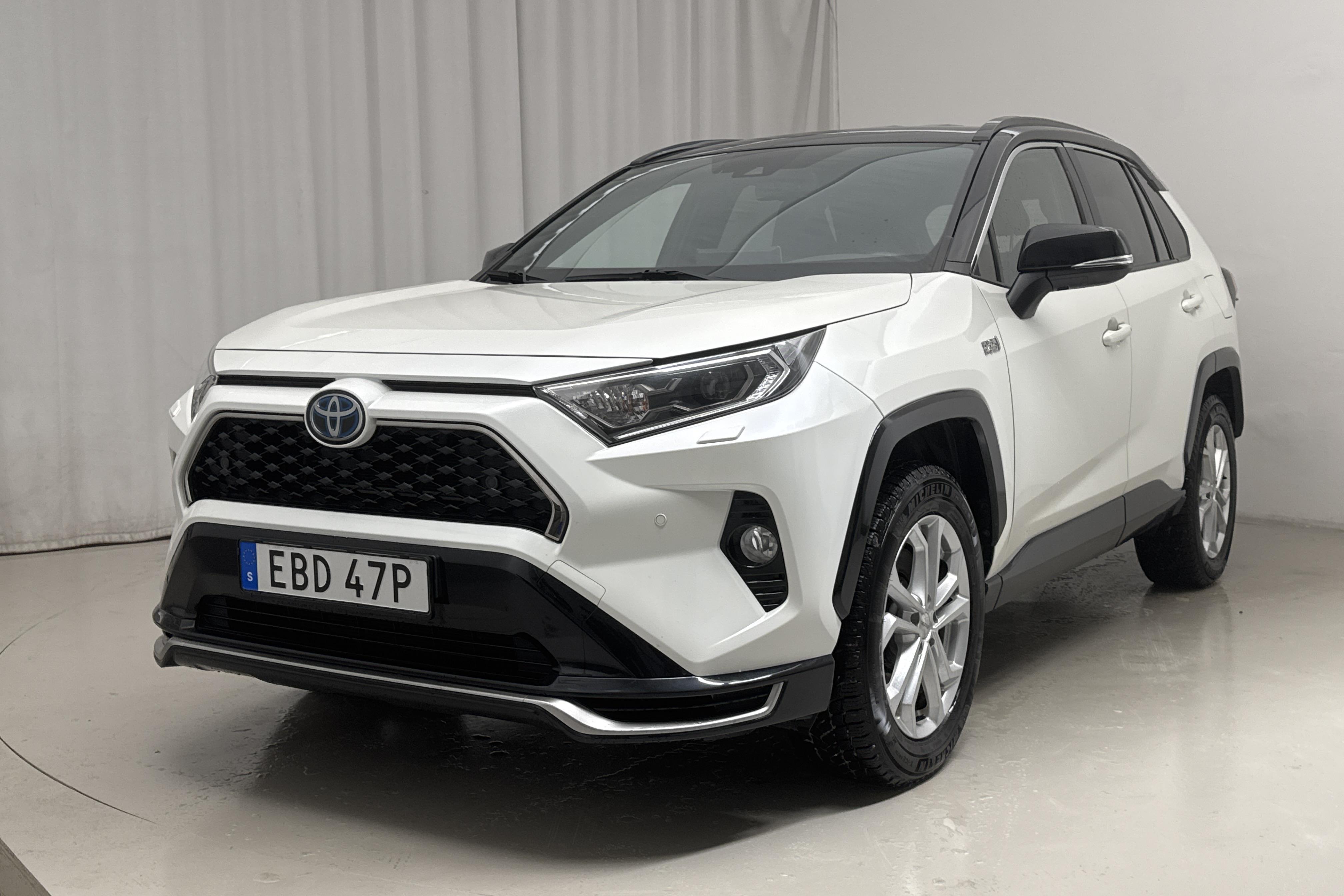 Toyota RAV4 2.5 Plug-in Hybrid AWD (306hk) - 8 456 mil - Automat - vit - 2020