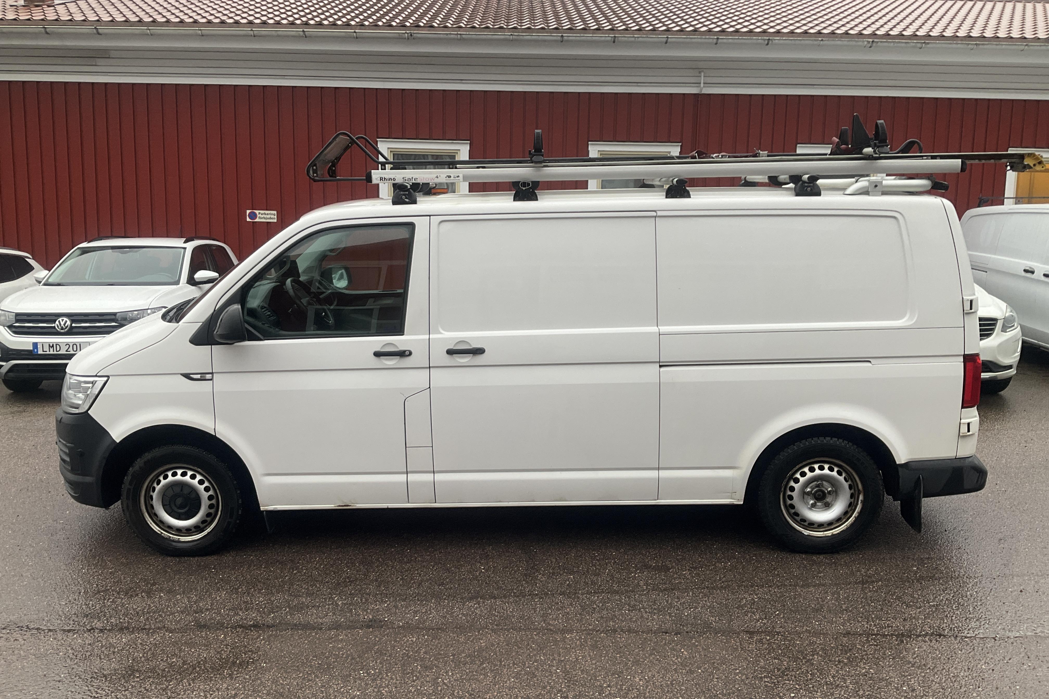 VW Transporter T6 2.0 TDI BMT Skåp 4MOTION (150hk) - 10 880 mil - Automat - vit - 2018