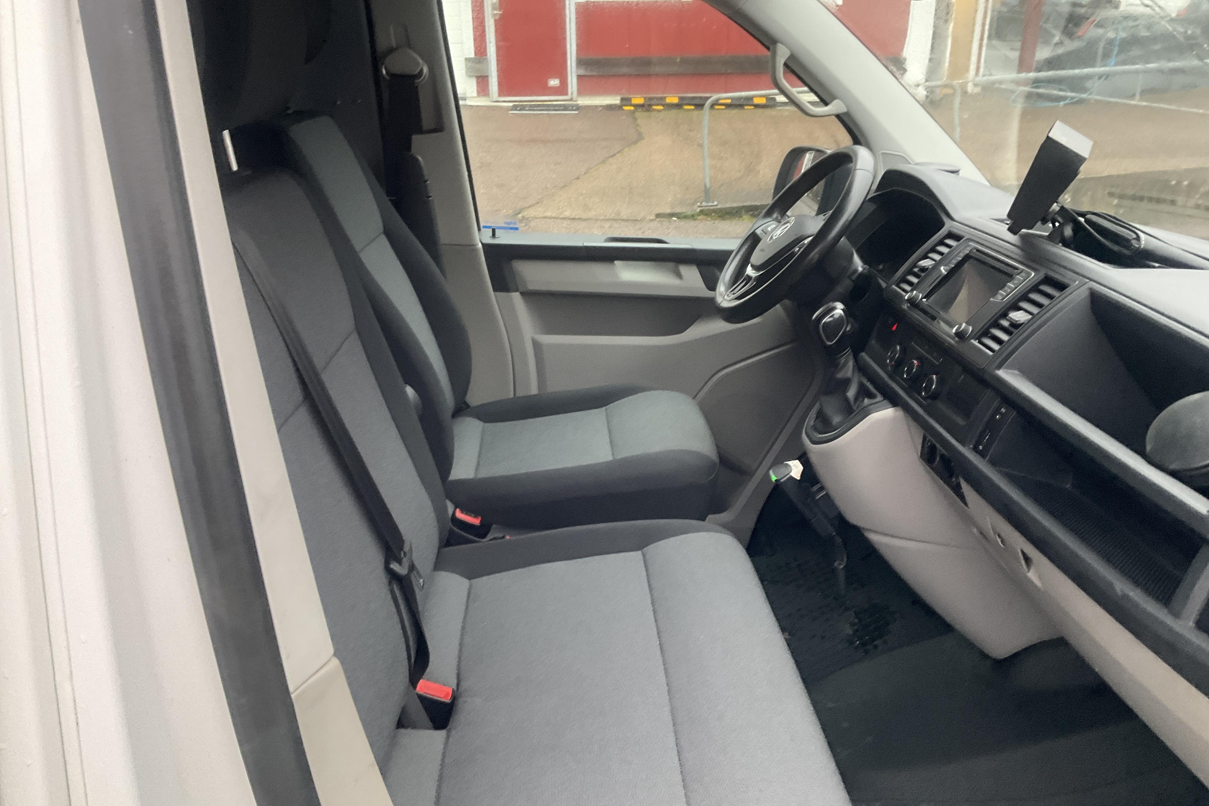 VW Transporter T6 2.0 TDI BMT Skåp 4MOTION (150hk) - 10 880 mil - Automat - vit - 2018